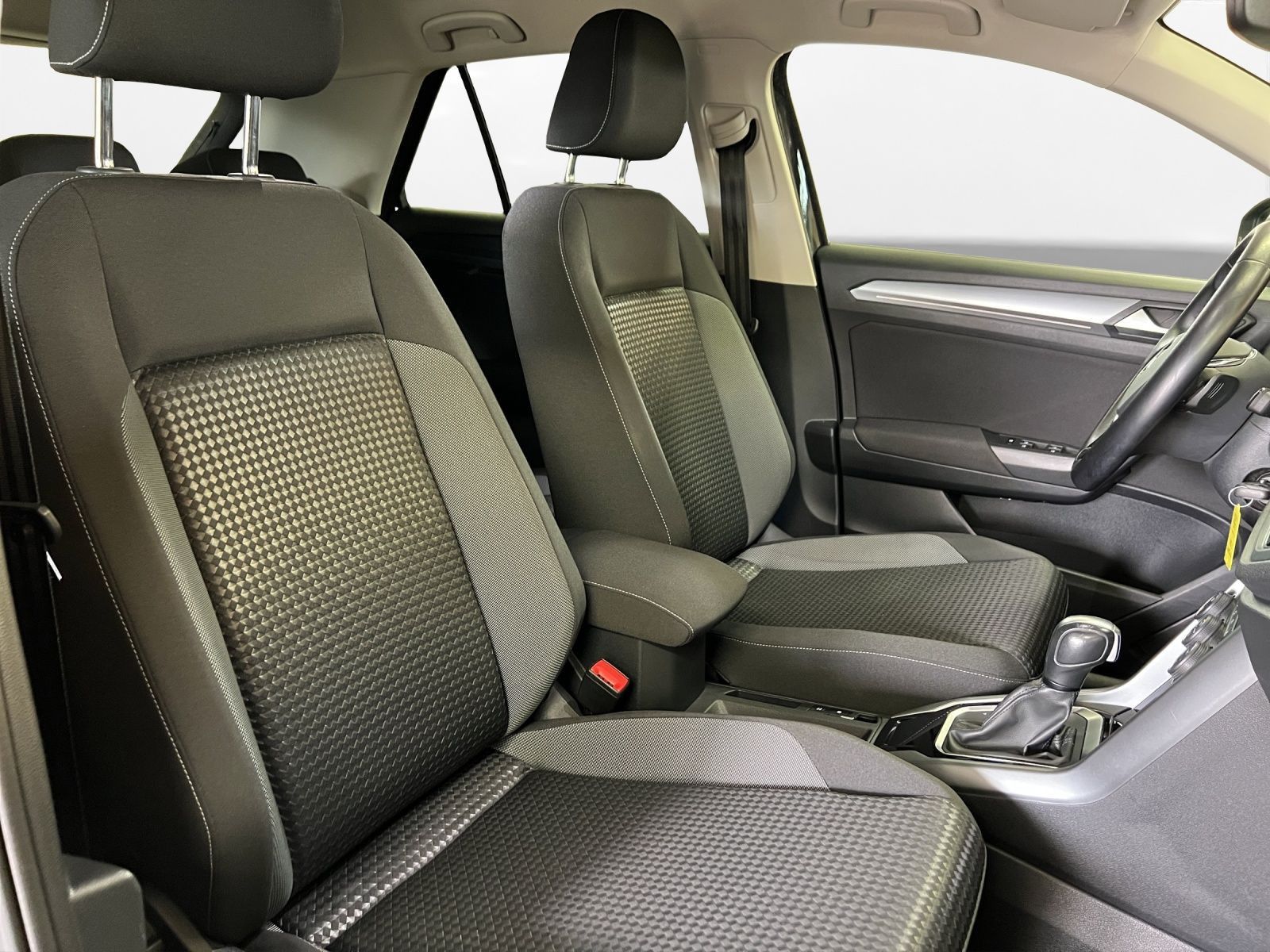 Volkswagen T-Roc 2.0 TDI Active - Samsaru's Car Outlet