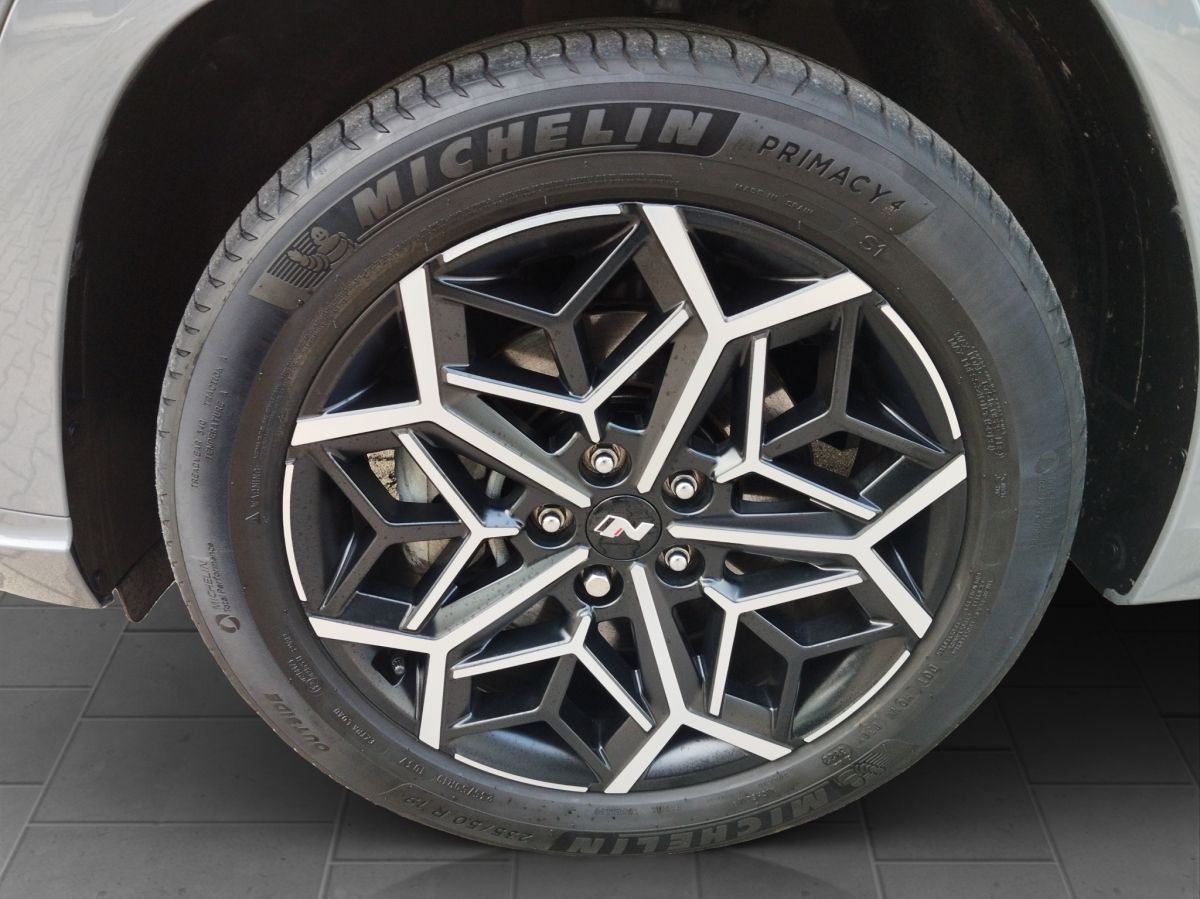 Hyundai TUCSON 1.6 T-GDi PHEV N-Line - Samsaru's Car Outlet