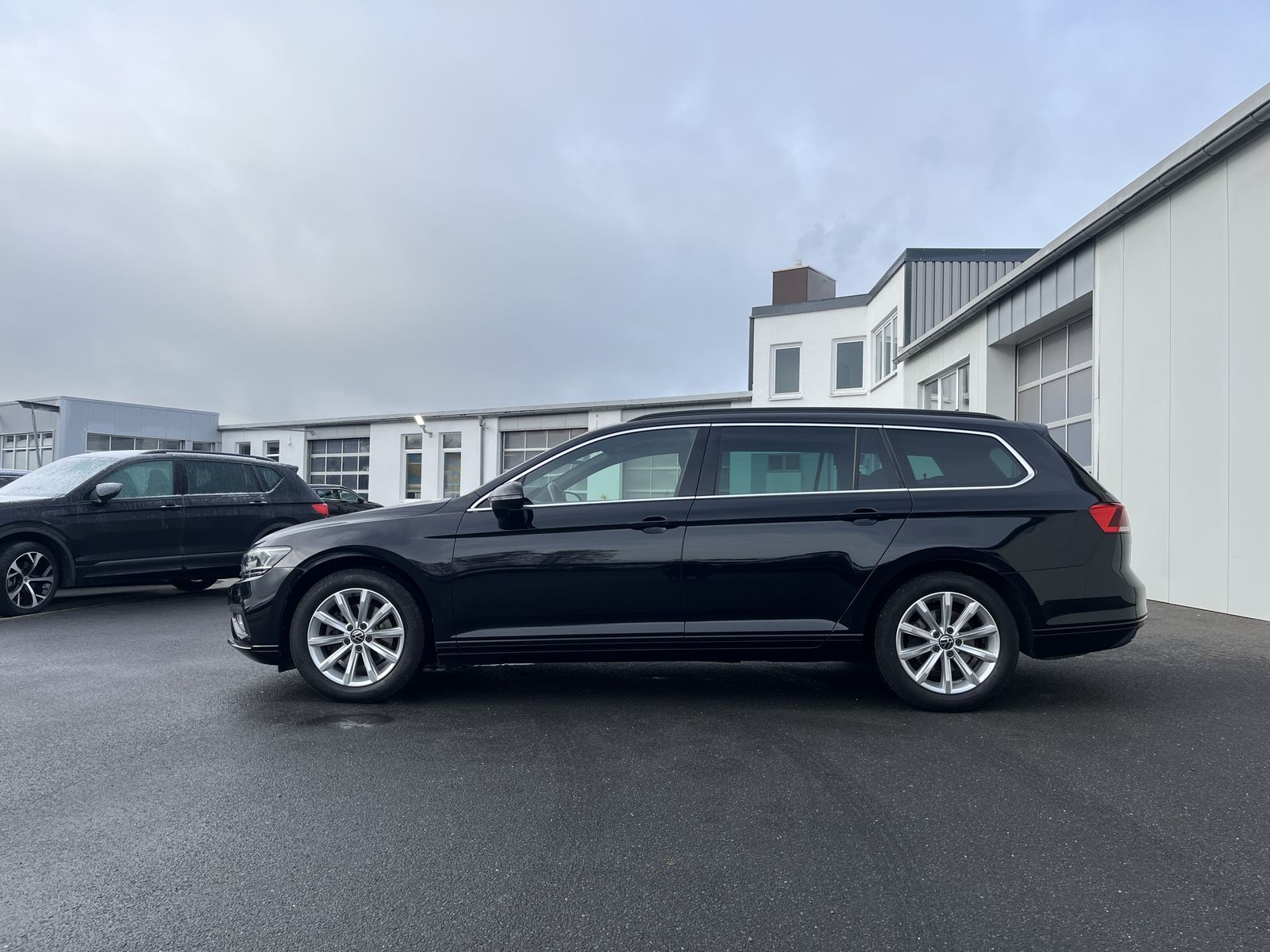 Volkswagen Passat Variant 2.0 TDI DSG 4Motion Business 188€