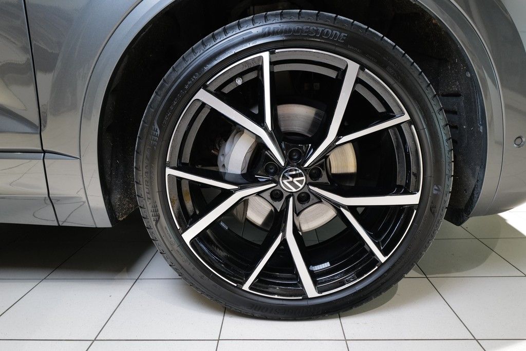 Volkswagen Touareg 3.0TDI R-Line - Samsaru's Car Outlet