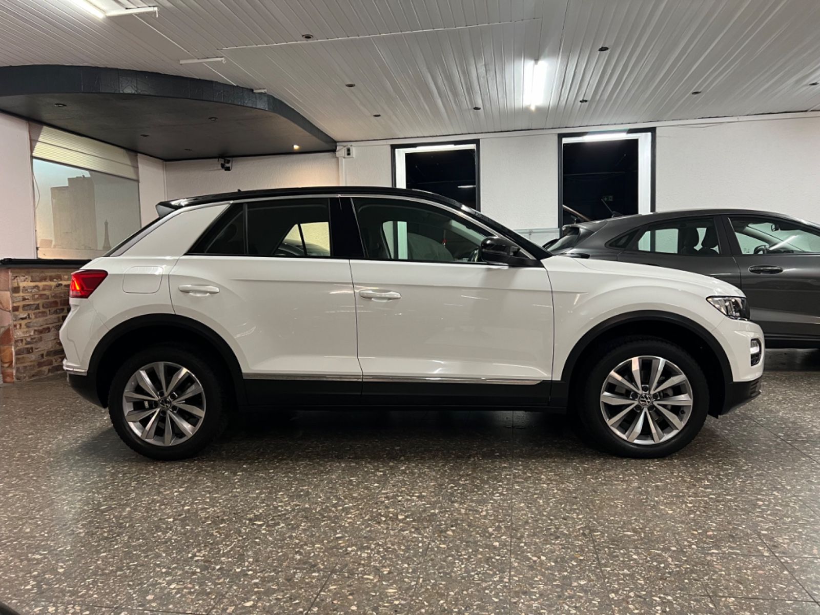 Volkswagen T-Roc Style - Samsaru's Car Outlet