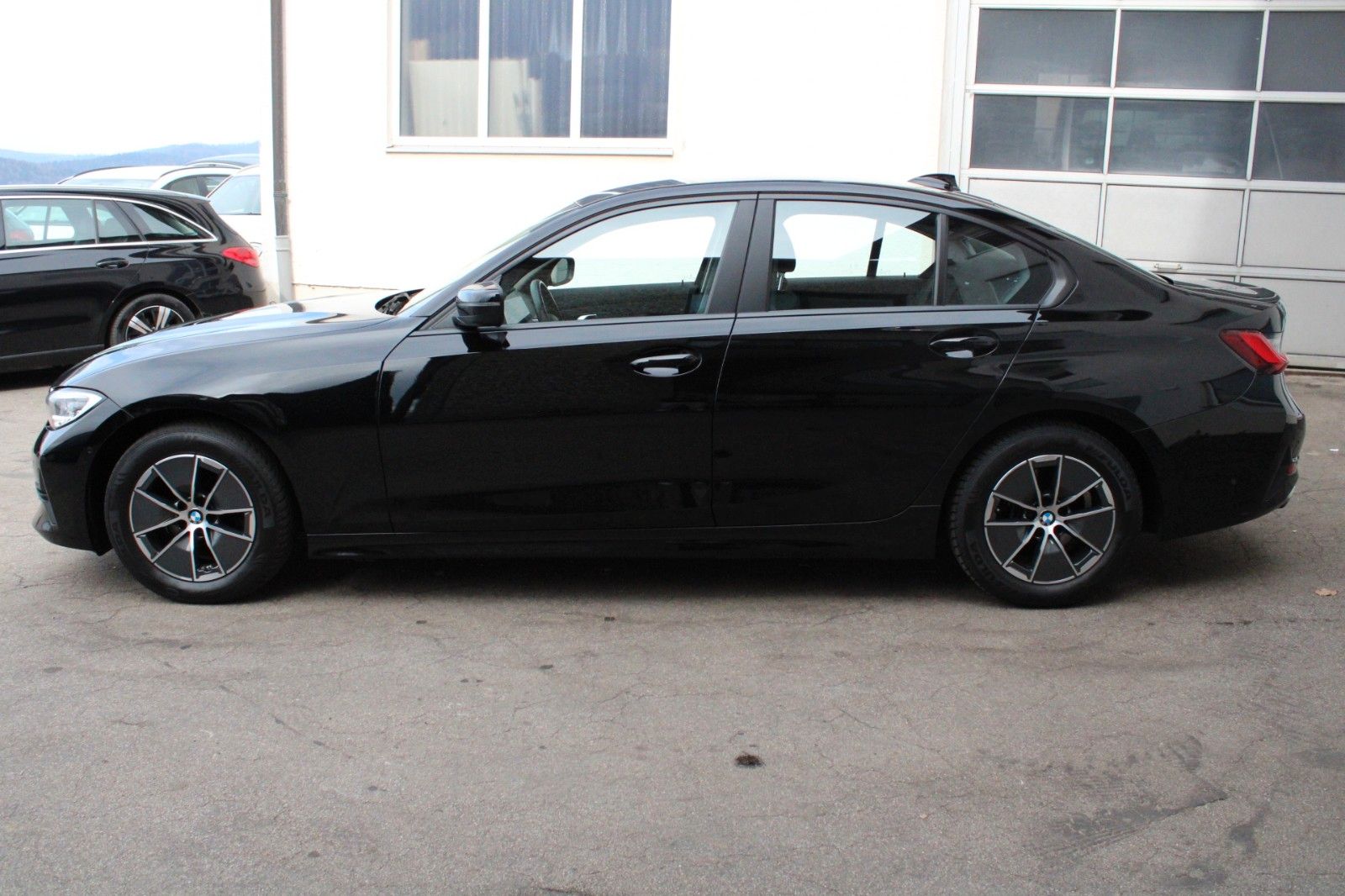 BMW 320i Lim. Advantage - Samsaru's Car Outlet