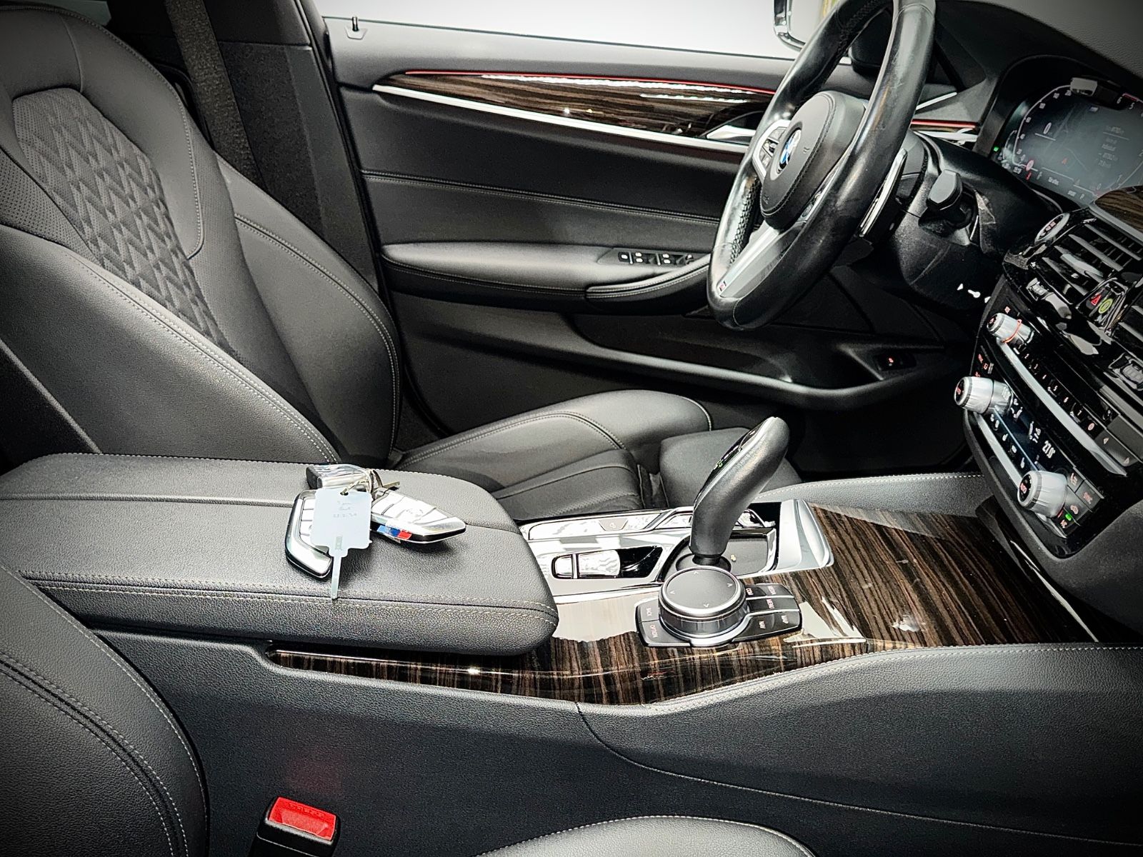 BMW 530d*X-DRIVE*M-SPORT*PANO*LASER*HUD*HiFi*1.Hd