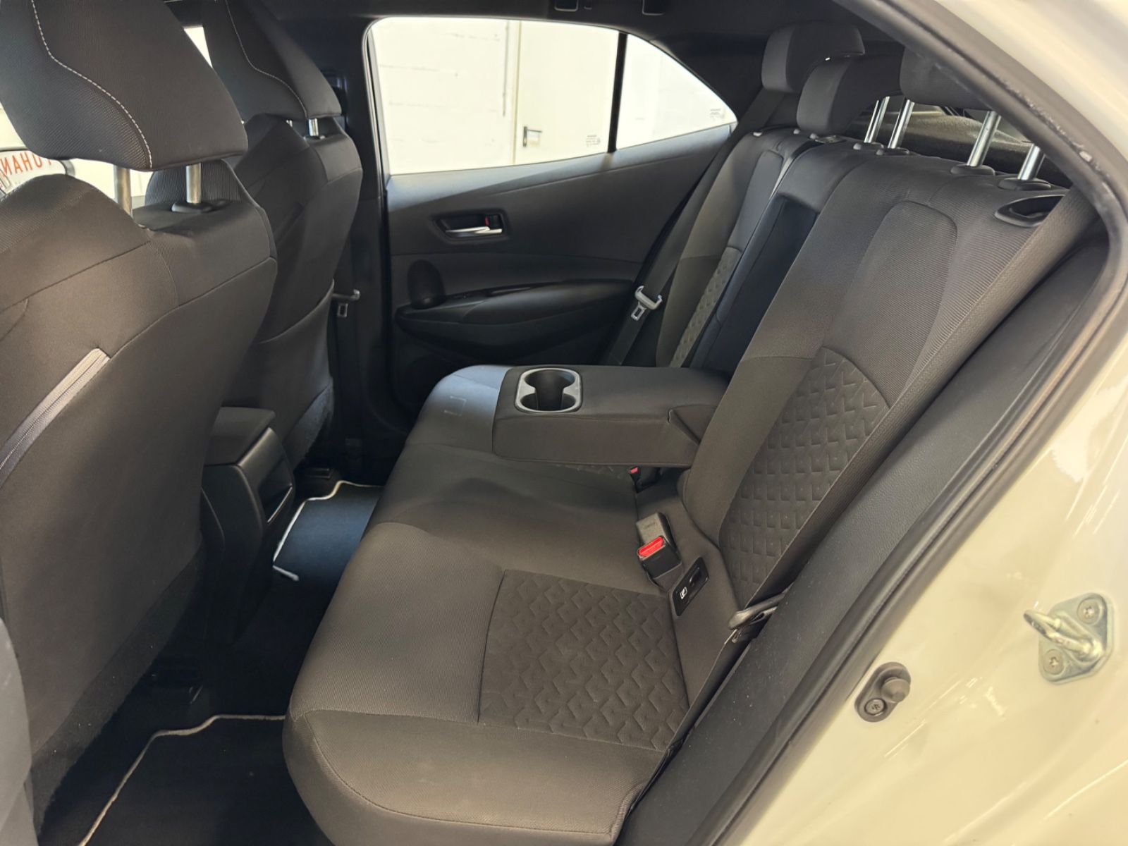 Toyota Corolla 1.8 Hybrid Business Edition - Samsaru's Car Outlet