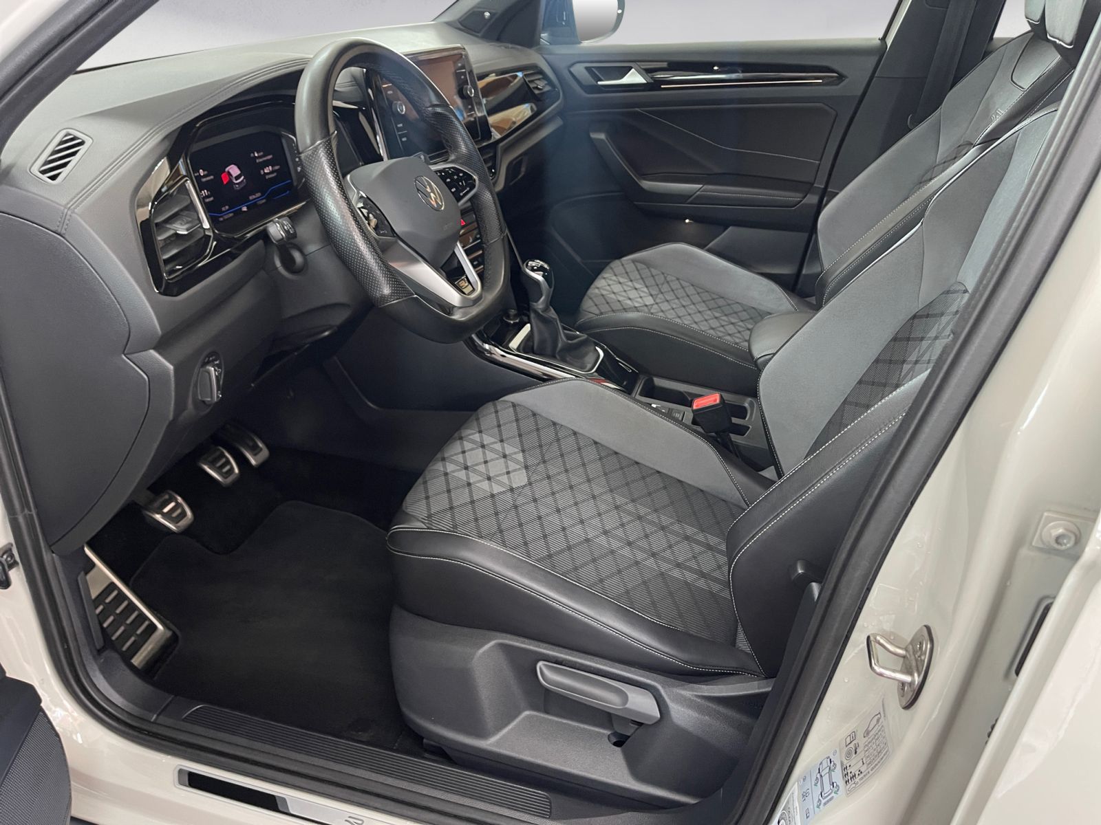 Volkswagen T-Roc R-Line 1.5 TSI - Samsaru's Car Outlet