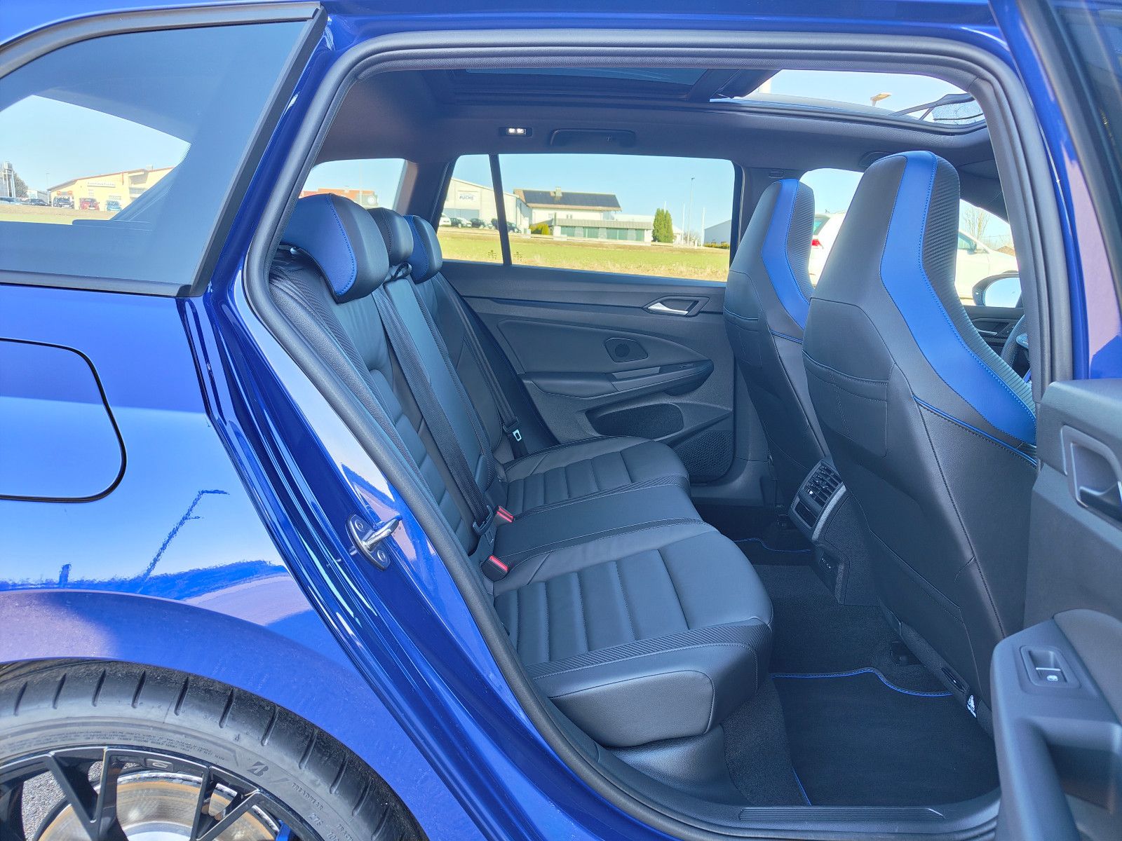 Volkswagen Golf R Variant 2.0 TSI 333 PS Black Style/4M/AHK