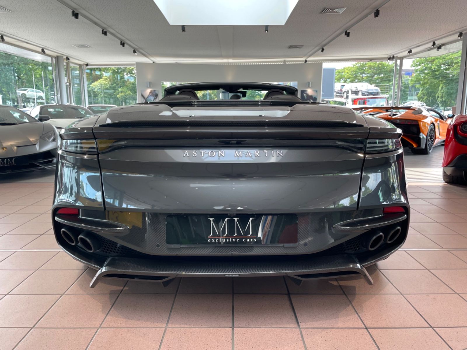 Aston Martin DBS V12 Superleggera Volante