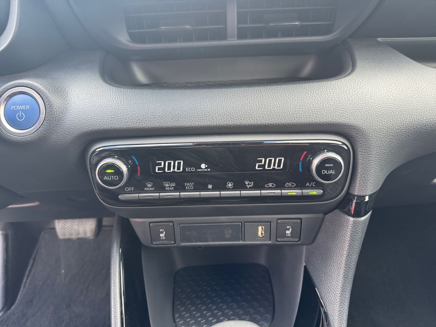 Toyota Yaris Hybrid 1.5 Style *HUD*Teilleder*SHZ*CAM*PD