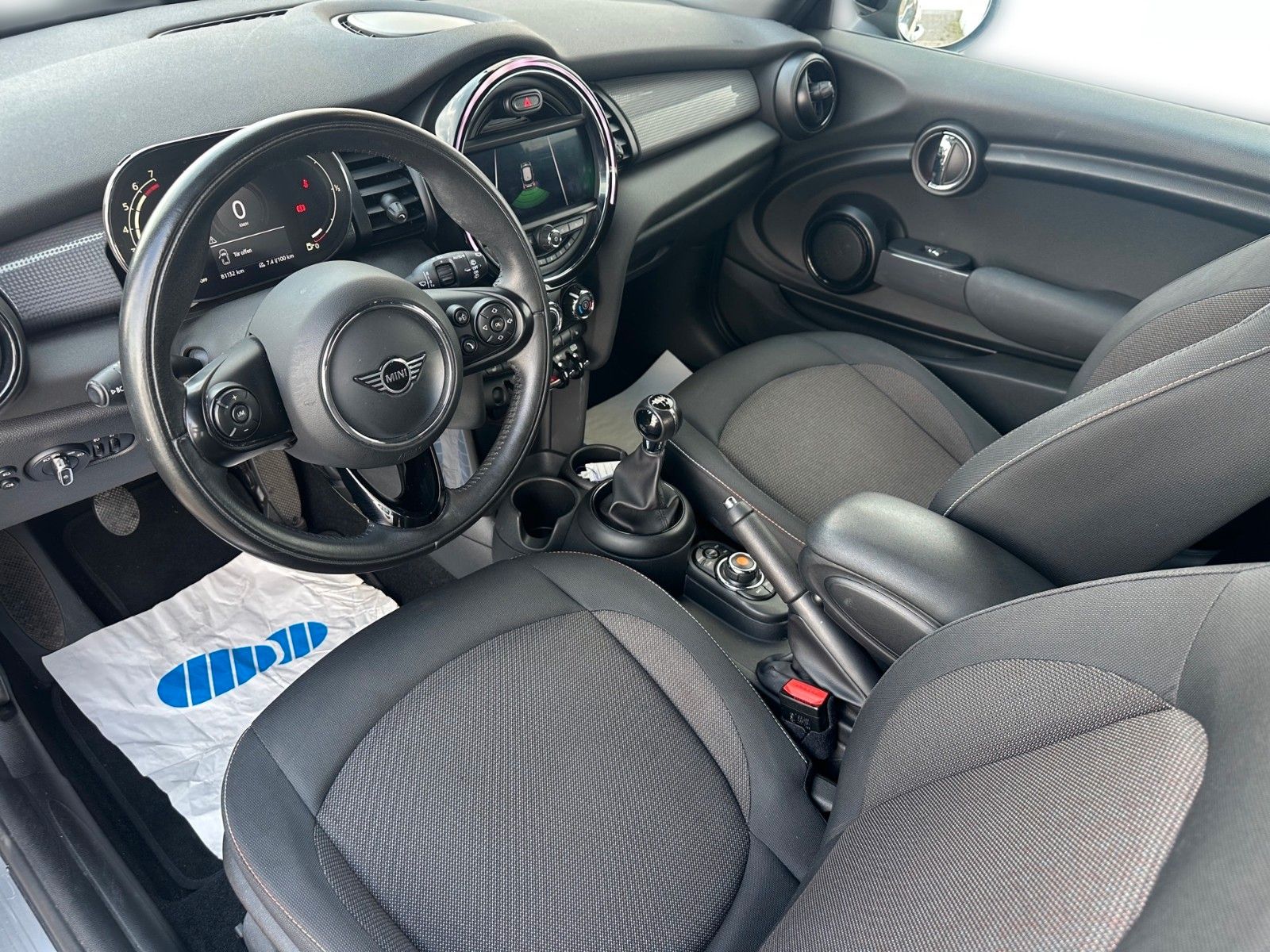 MINI COOPER Essential - Samsaru's Car Outlet