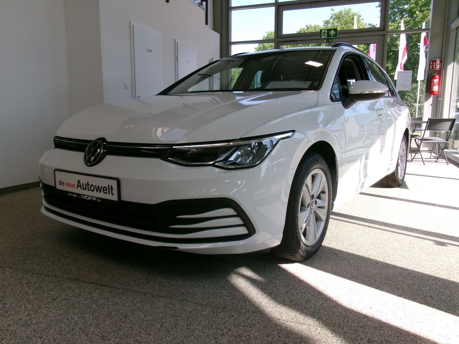 Volkswagen Golf VIII Variant eTSI Life - Samsaru's Car Outlet