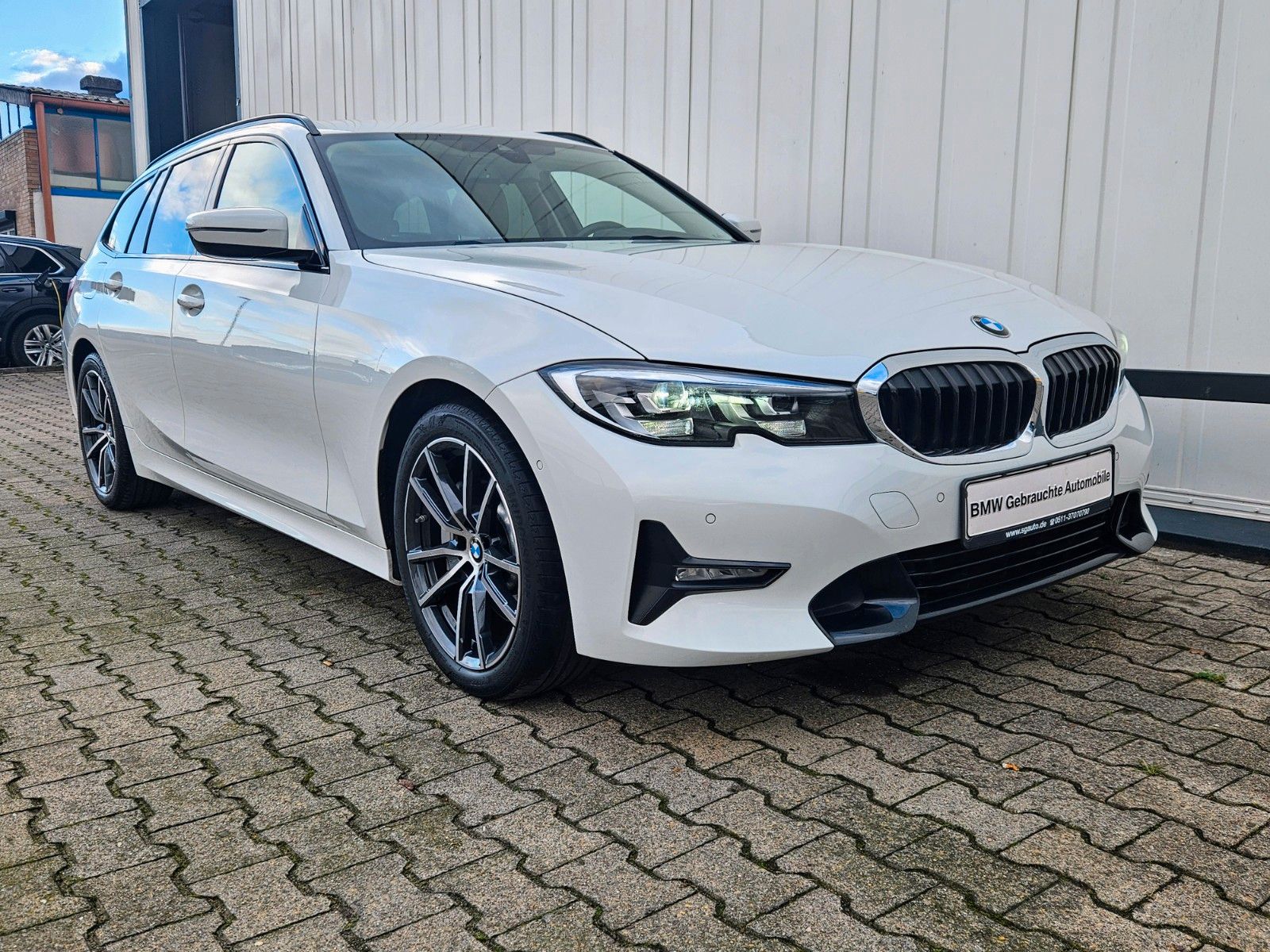 BMW 330i SPORT LINE - Samsaru's Car Outlet