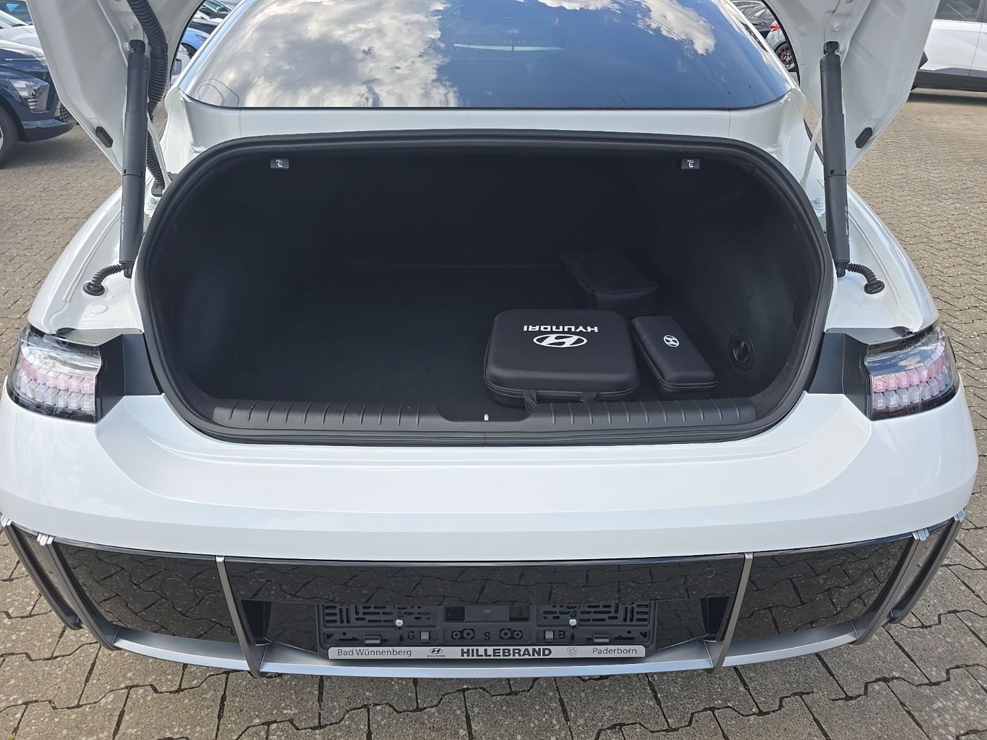 Hyundai IONIQ 6 Uniq Elektro 4WD 77,4 kWh HUD StandHZG N