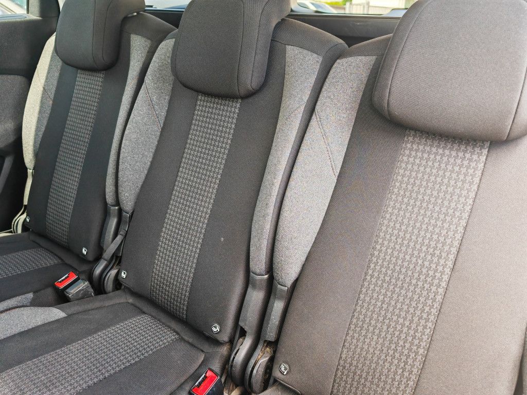Peugeot 5008 PureTech 130 EAT8 - Samsaru's Car Outlet