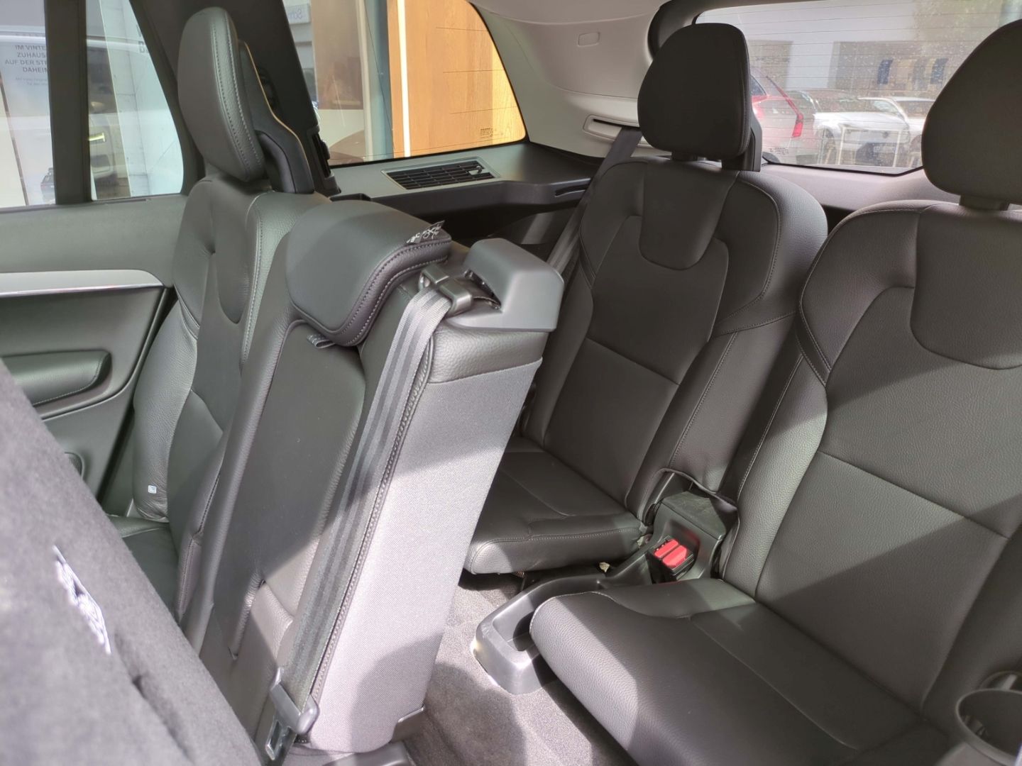 Volvo XC90 R Design Expression Recharge Plug-In Hybrid - Samsaru's Car Outlet