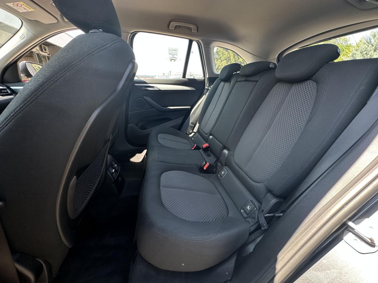 BMW X1 xDrive20i - Samsaru's Car Outlet