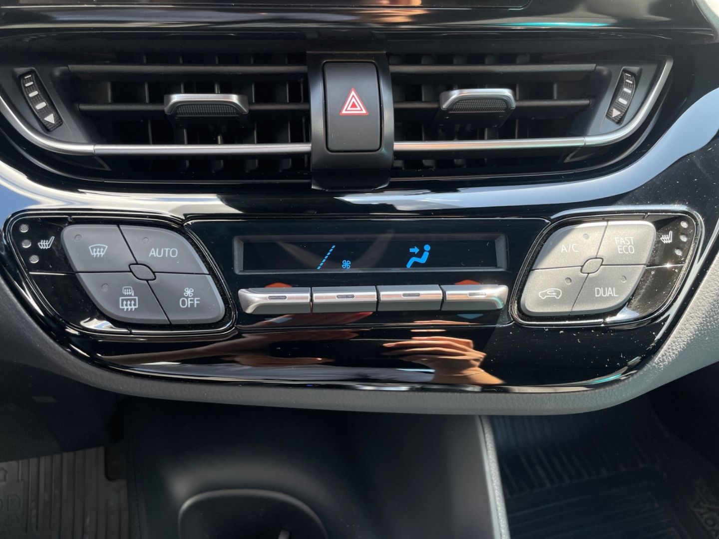 Toyota C-HR 1.8 Hybrid Flow - Samsaru's Car Outlet