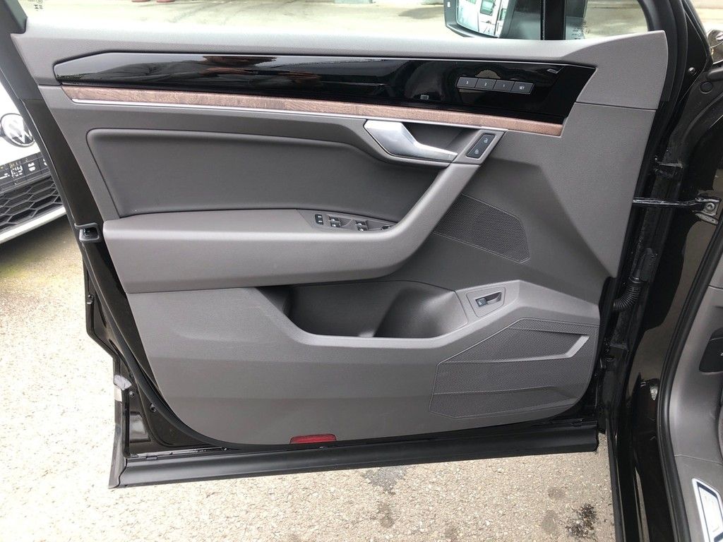 Volkswagen Touareg 3.0 TDI 4Motion tiptronic - Samsaru's Car Outlet