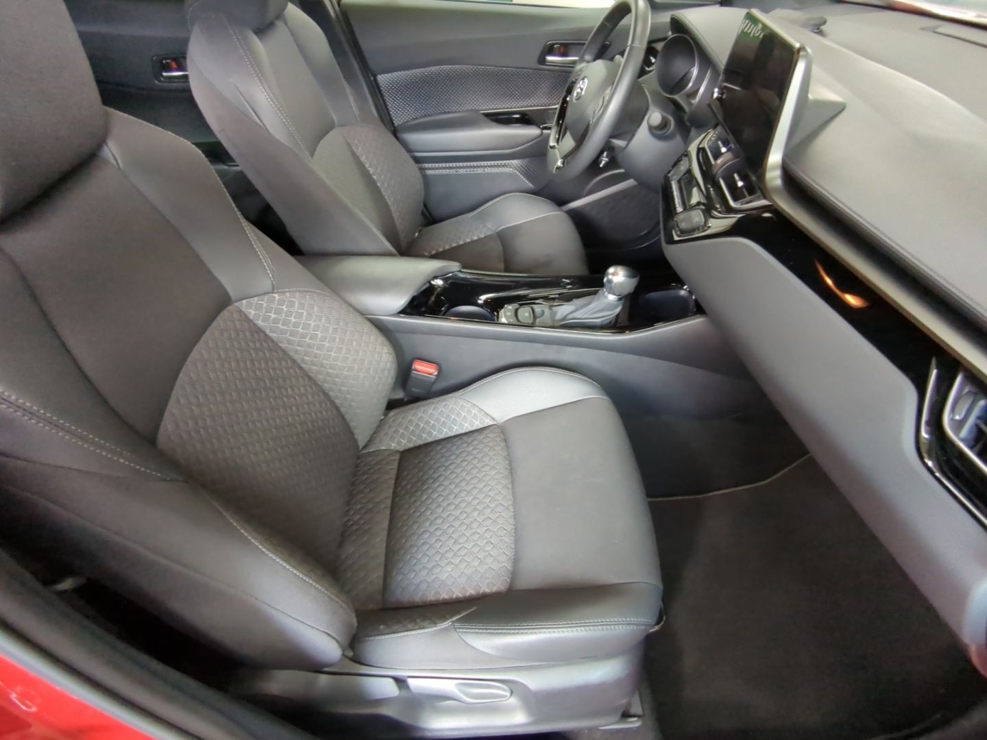 Toyota C-HR Hybrid - Samsaru's Car Outlet