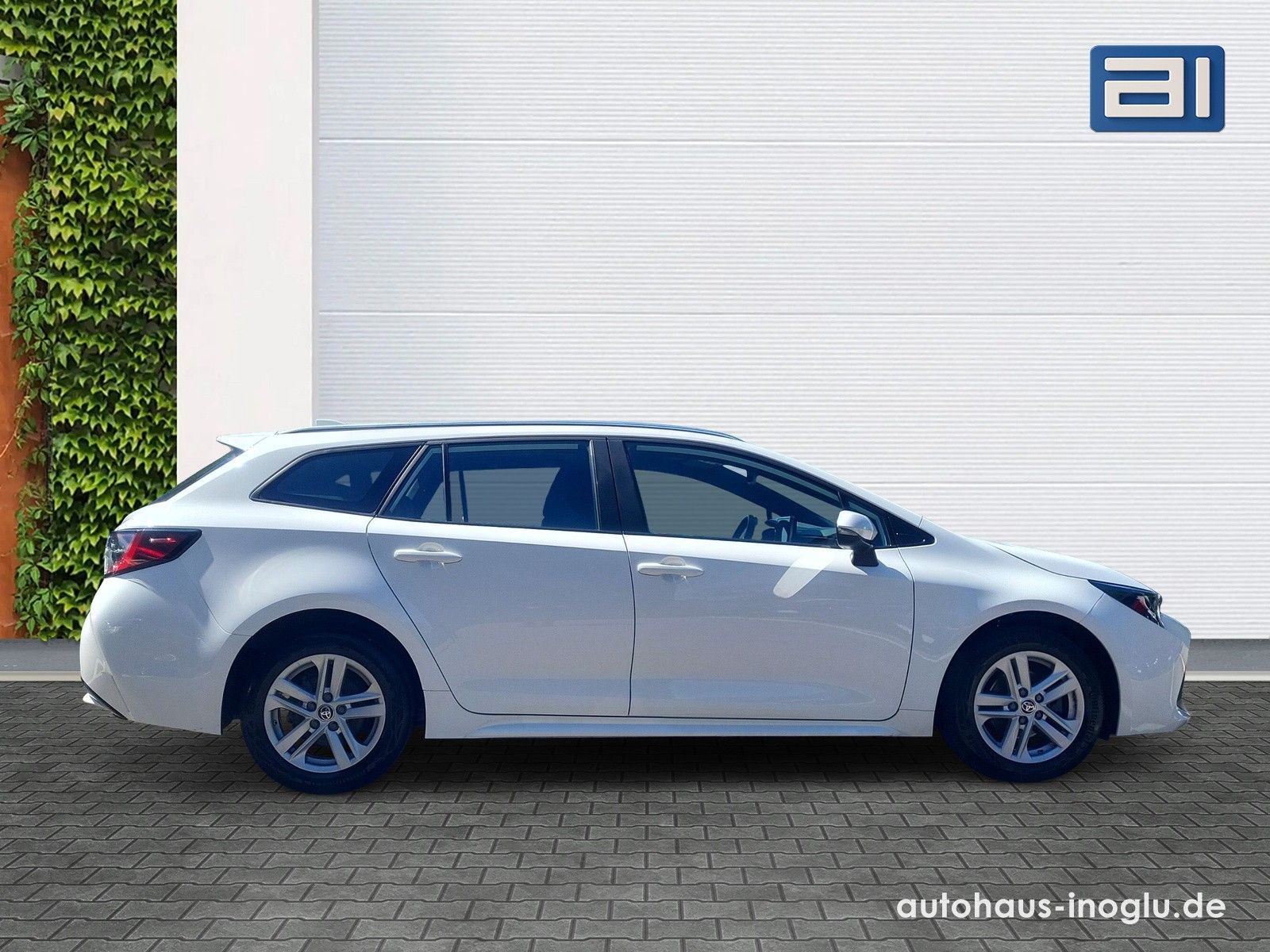 Toyota Corolla 1.8 Hybrid Business - Samsaru's Car Outlet