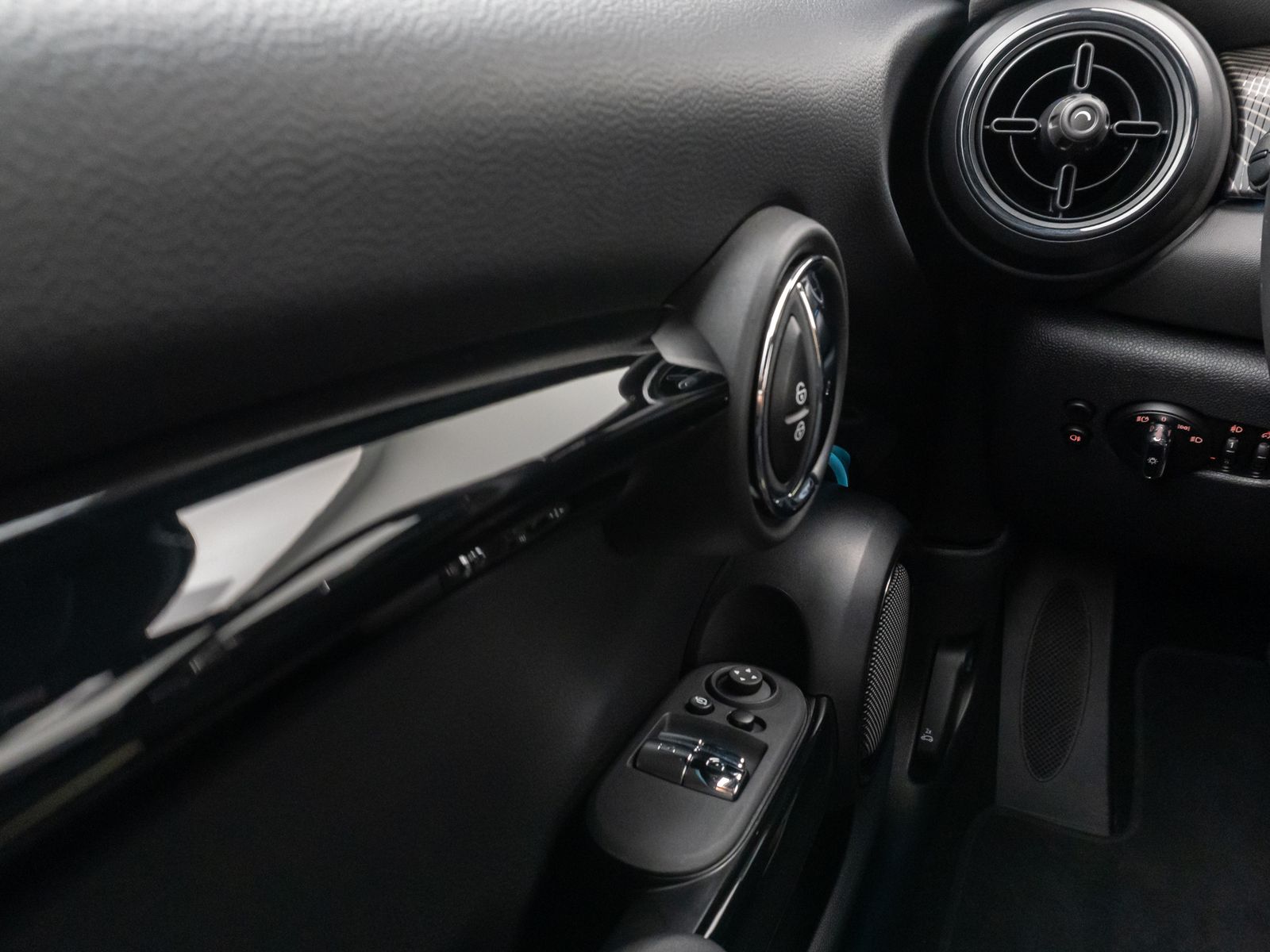 MINI COOPER SE Resolute Edition - Samsaru's Car Outlet