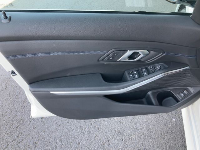 BMW 320 i xDrive Limo M-Sport Pano AHK 18'' HUD Kame