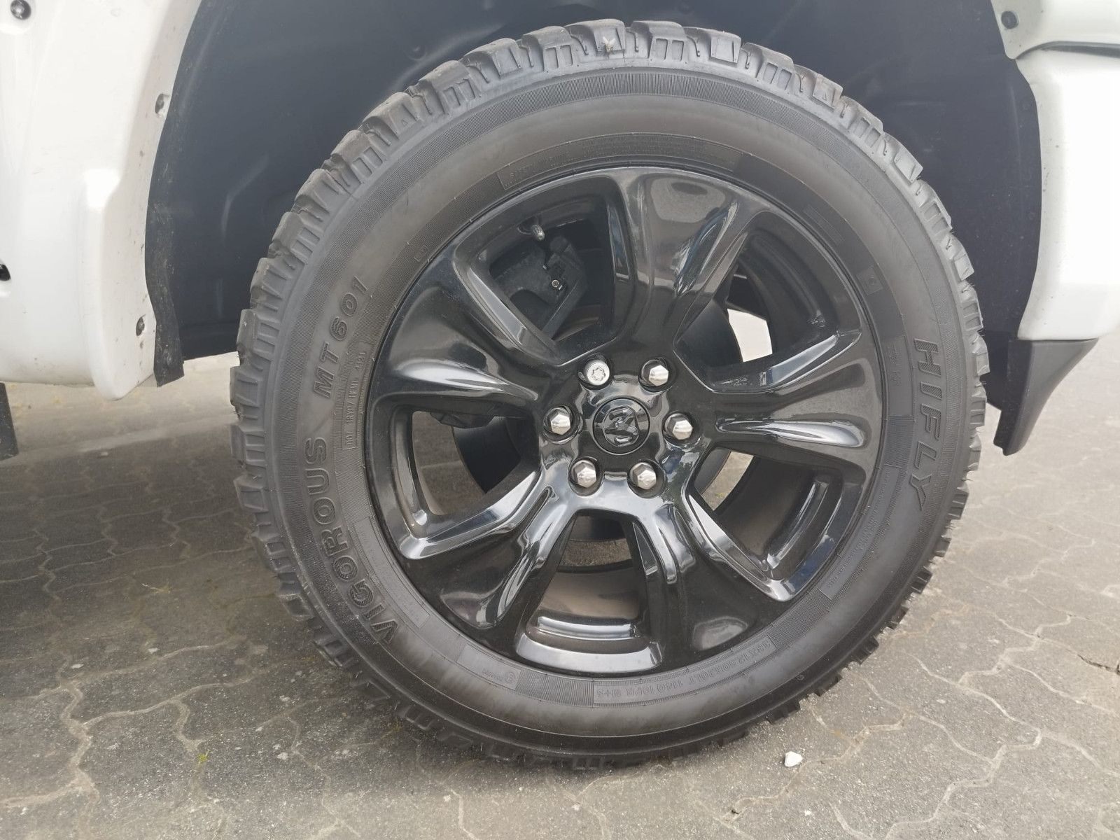 Dodge RAM 1500 Laramie Crew Cab 4x4  Kamera Leder LED