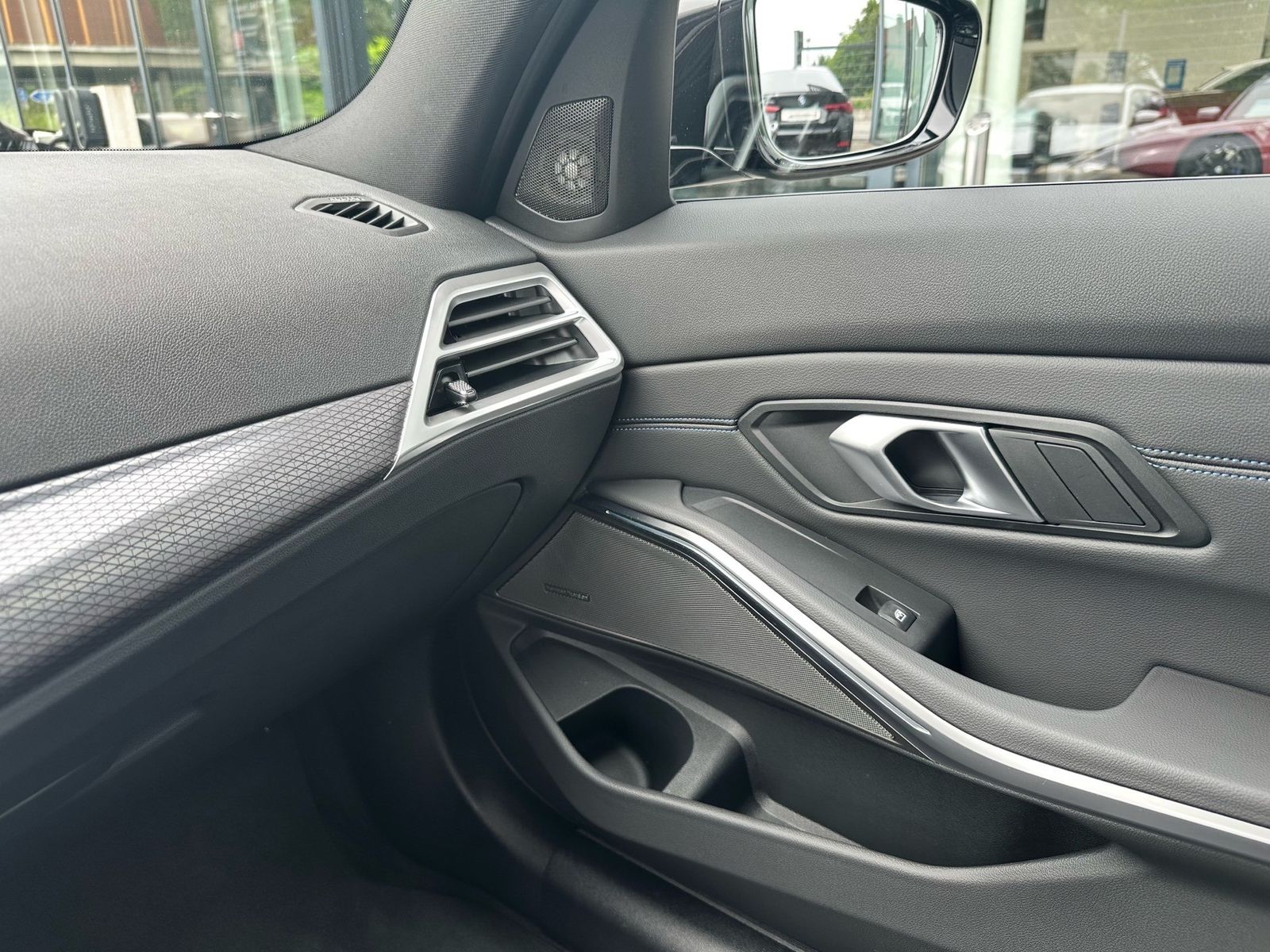 BMW 330e Touring M Sport //Pano H&K Stop&Go AHK