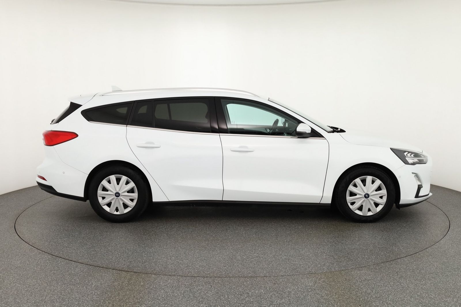 Ford Focus Turnier 2.0 EcoBlue Aut. - Samsaru's Car Outlet