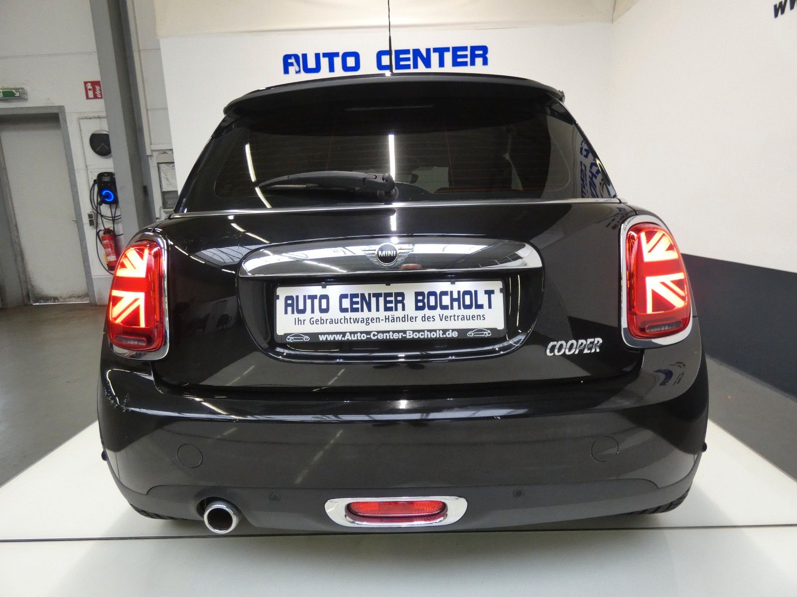 MINI Cooper Chili - Samsaru's Car Outlet