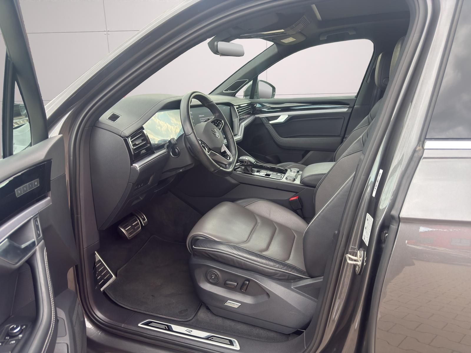 Volkswagen Touareg 3.0V6 TDI DSG R-Line 4x4*ST.HZG*PANO*360