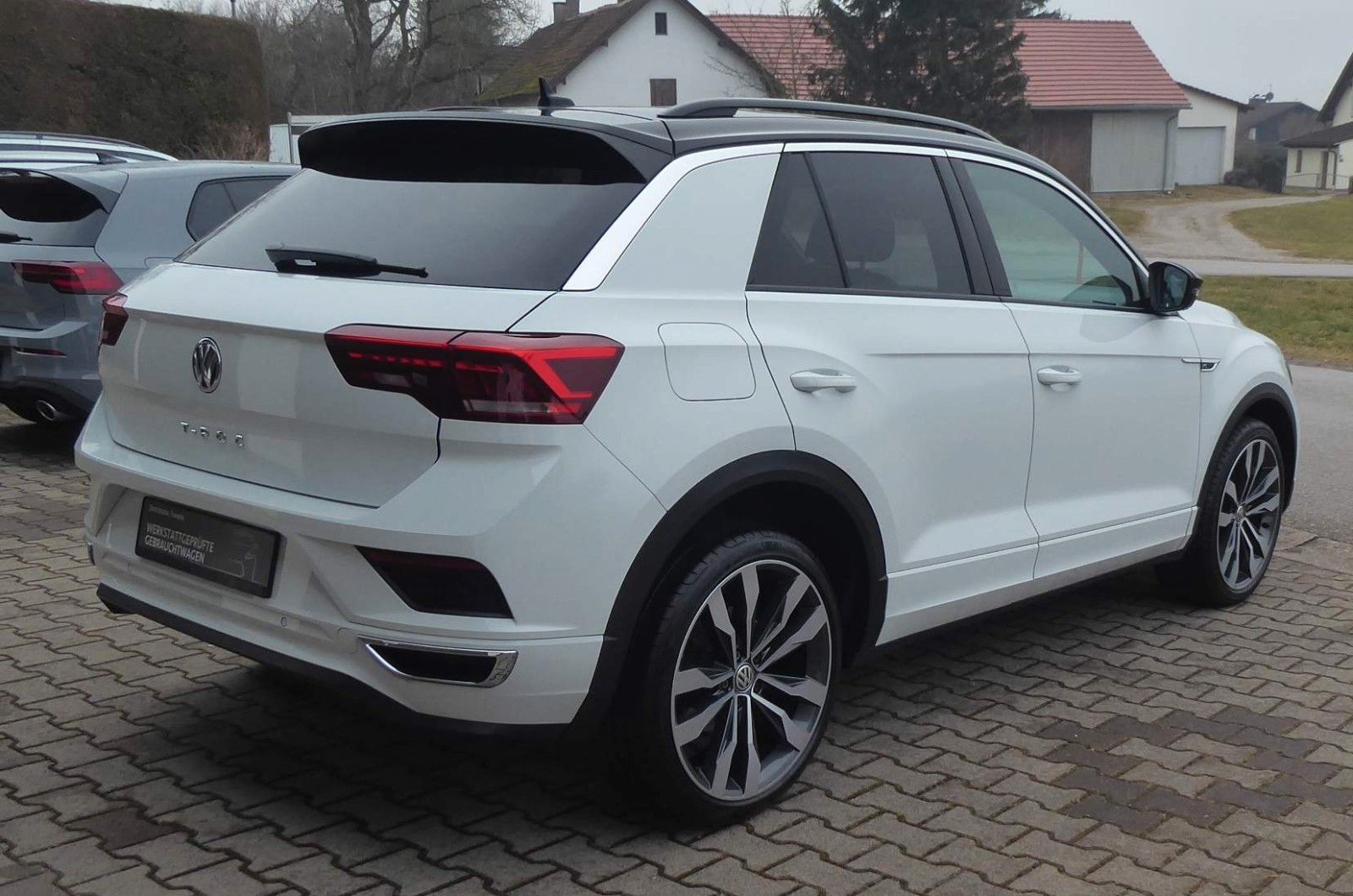 Volkswagen T-Roc Sport R-LINE - Samsaru's Car Outlet