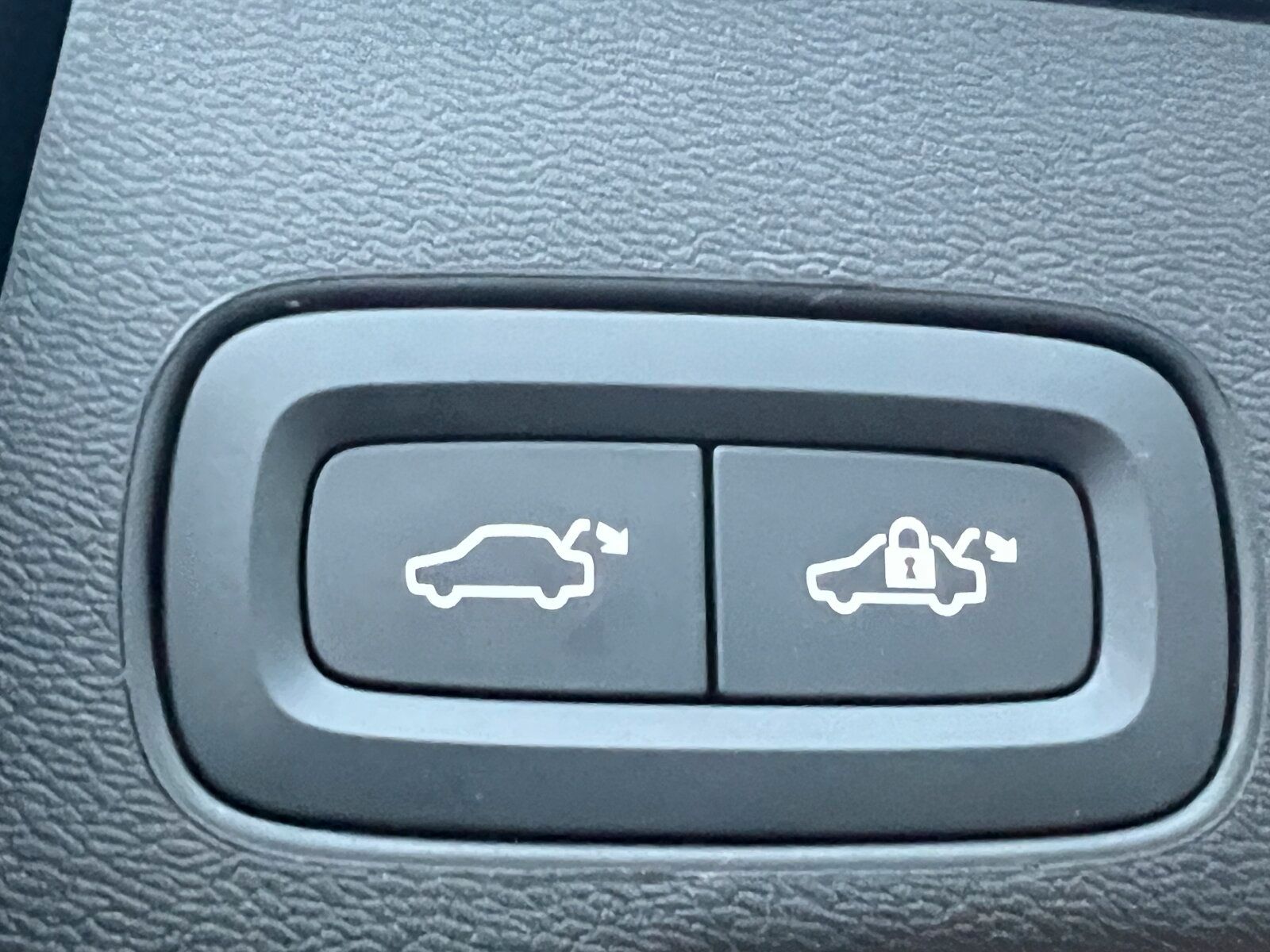 Volvo XC60 T6 Plus Dark AHK|PANO|FLED|360CAM|20"|