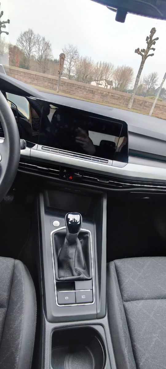 Volkswagen Golf 1.5 TSI Life - Samsaru's Car Outlet