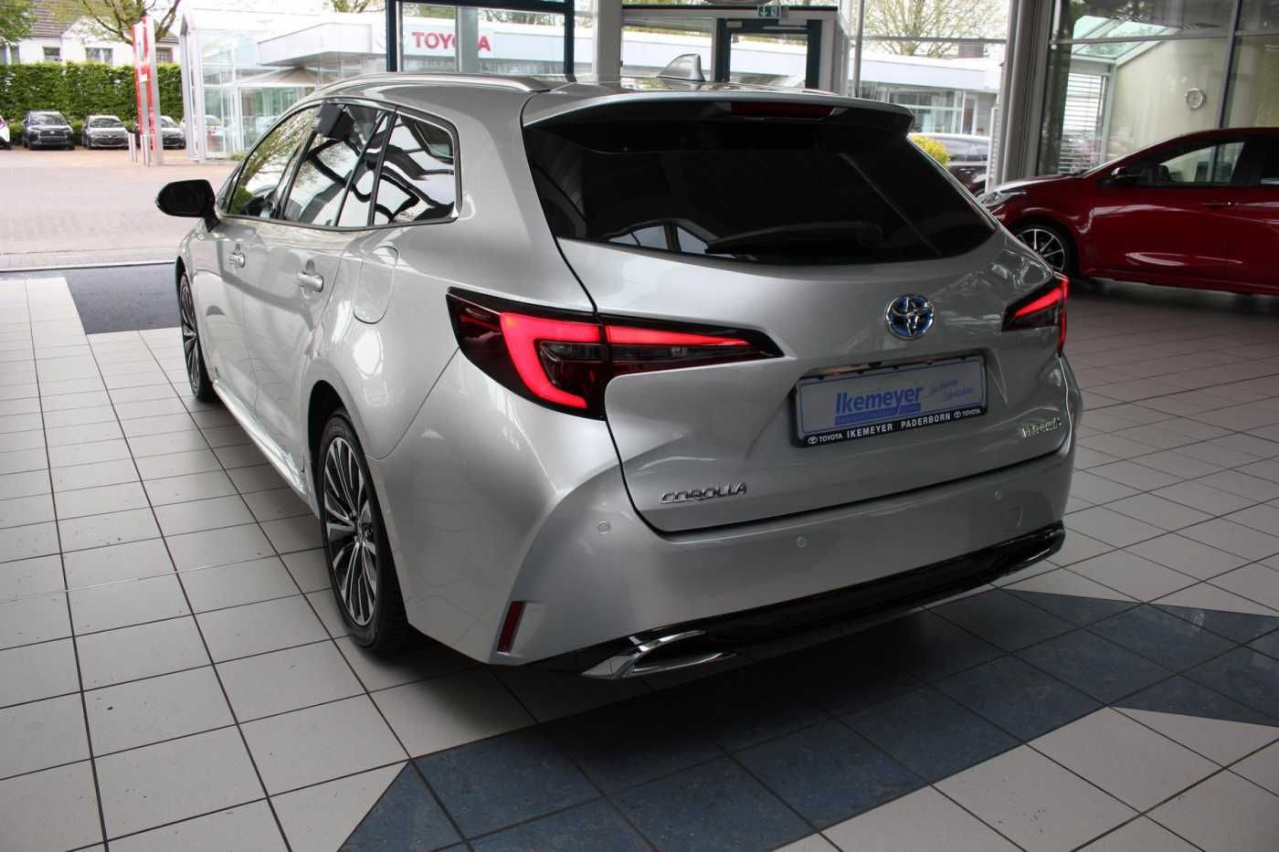Toyota Corolla Touring Sports 2.0 Hybrid - Samsaru's Car Outlet