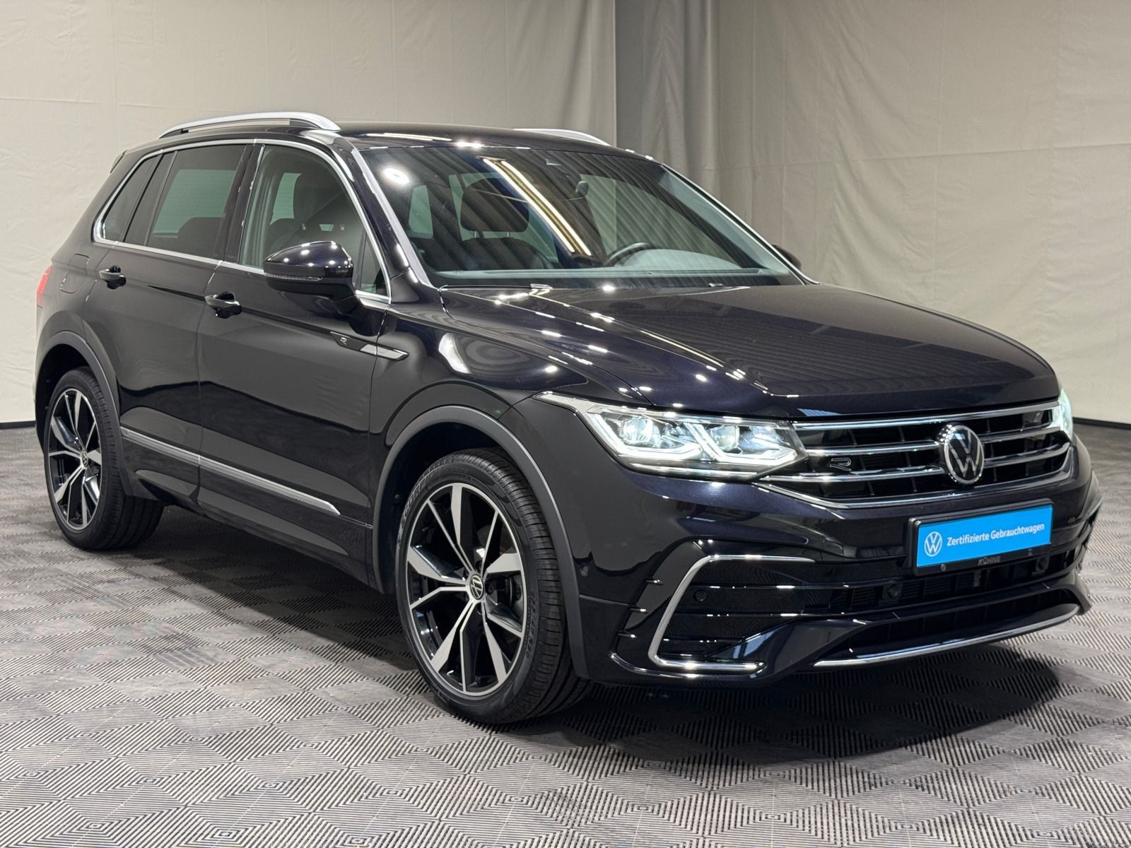 Volkswagen Tiguan R-Line 1.5 TSI DSG - Samsaru's Car Outlet