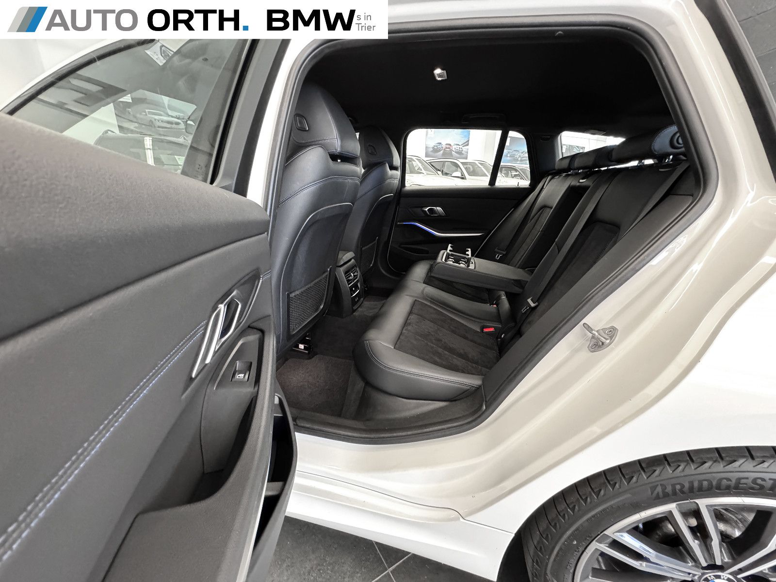 BMW 330i xDrive Touring M-Sport - Samsaru's Car Outlet