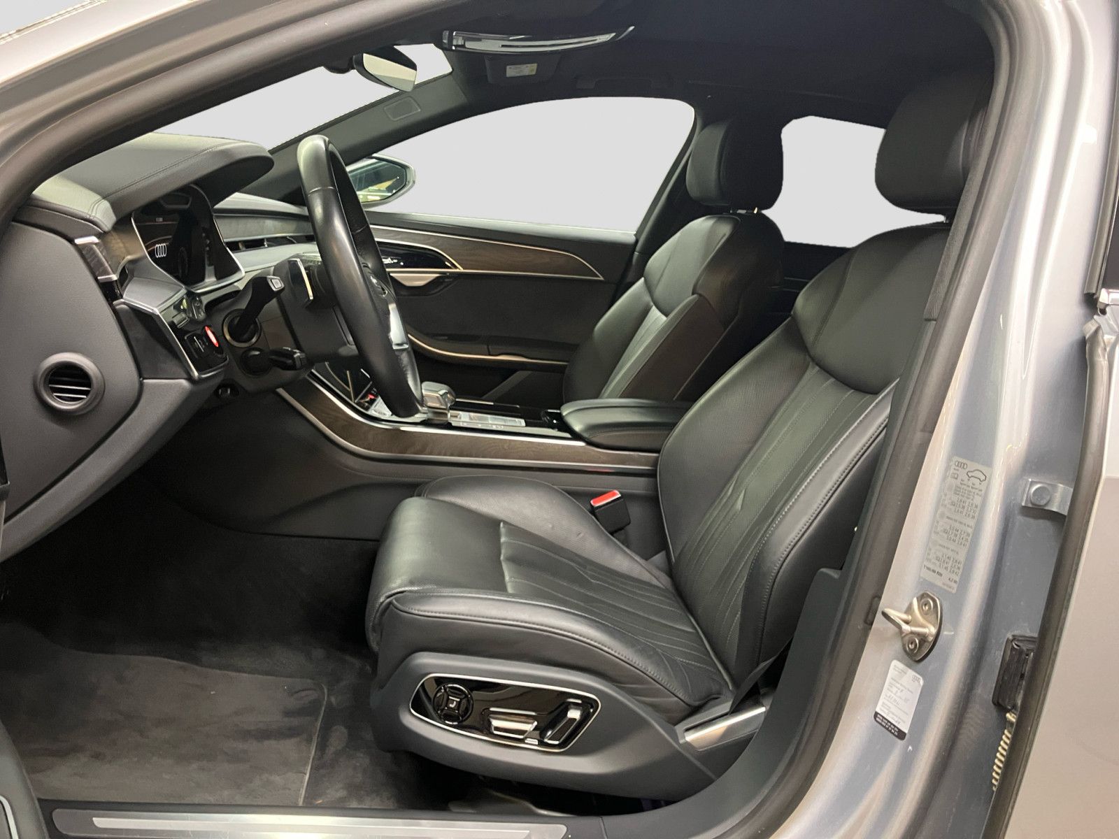 Audi A8 L 60 TFSI quattro - Samsaru's Car Outlet