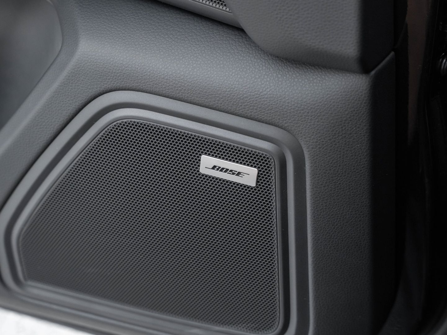 Porsche Macan - Samsaru's Car Outlet