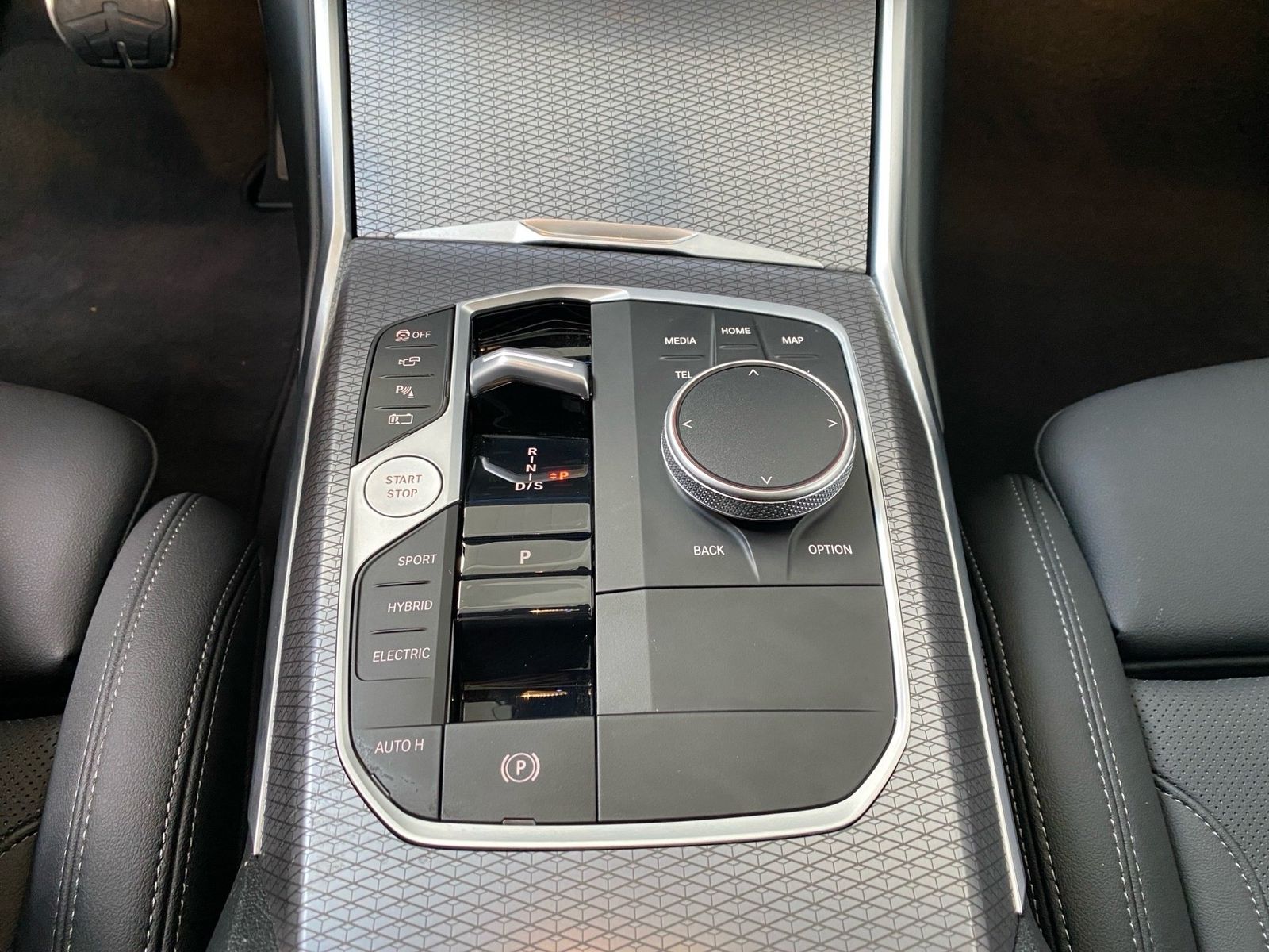 BMW 330e xDrive Touring M Sport HUD DA Pro Pano AHK