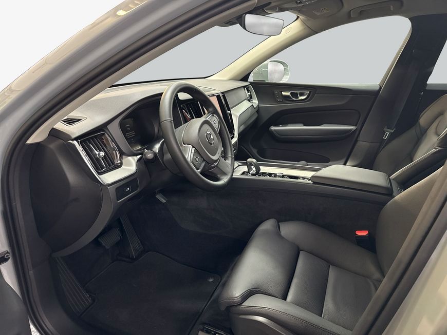 Volvo XC60 B5 B AWD Core Leder SiH GJR Win Licht 19''