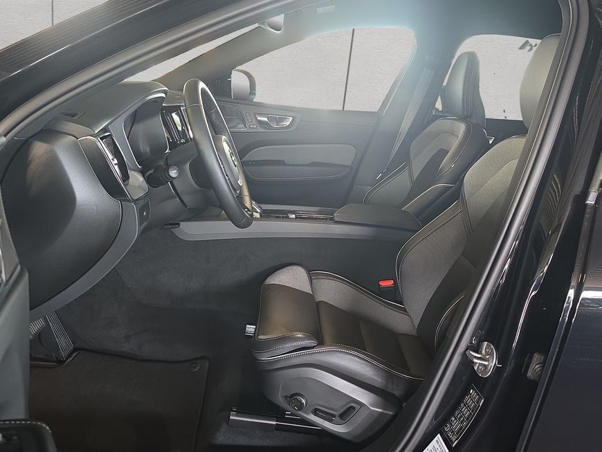 Volvo XC60 B5 B AWD Plus Dark