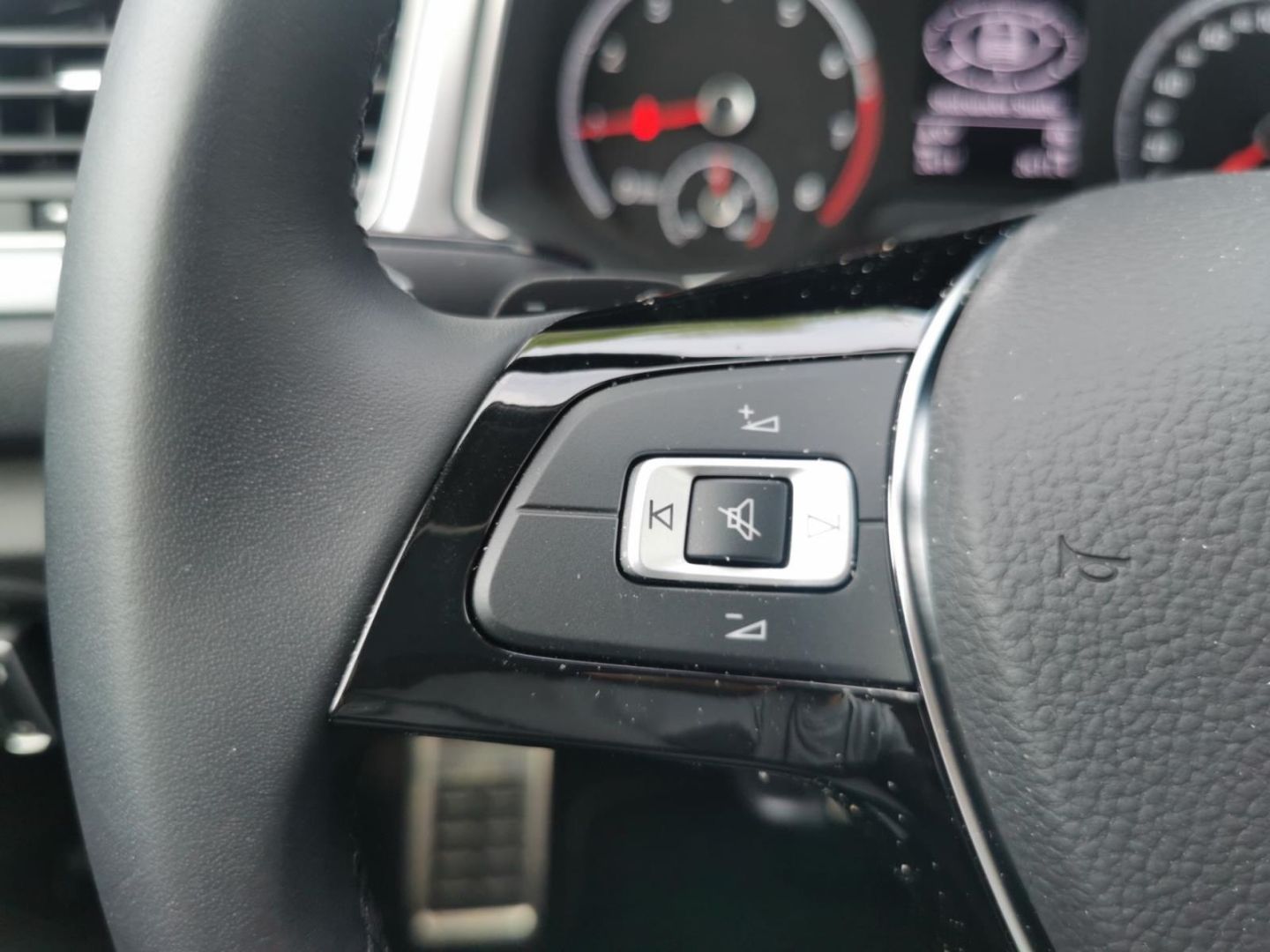 Volkswagen T-Roc Active 1.5 TSI DSG - Samsaru's Car Outlet