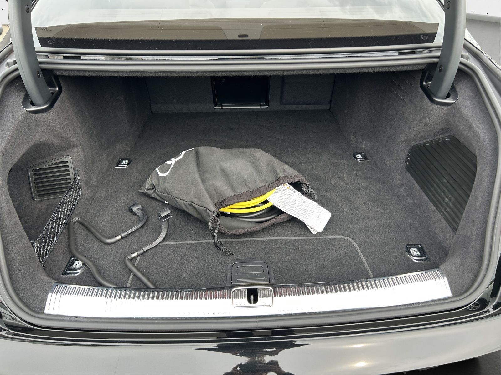 Audi A8 L 60 TFSIe quattro S-LINE - Samsaru's Car Outlet