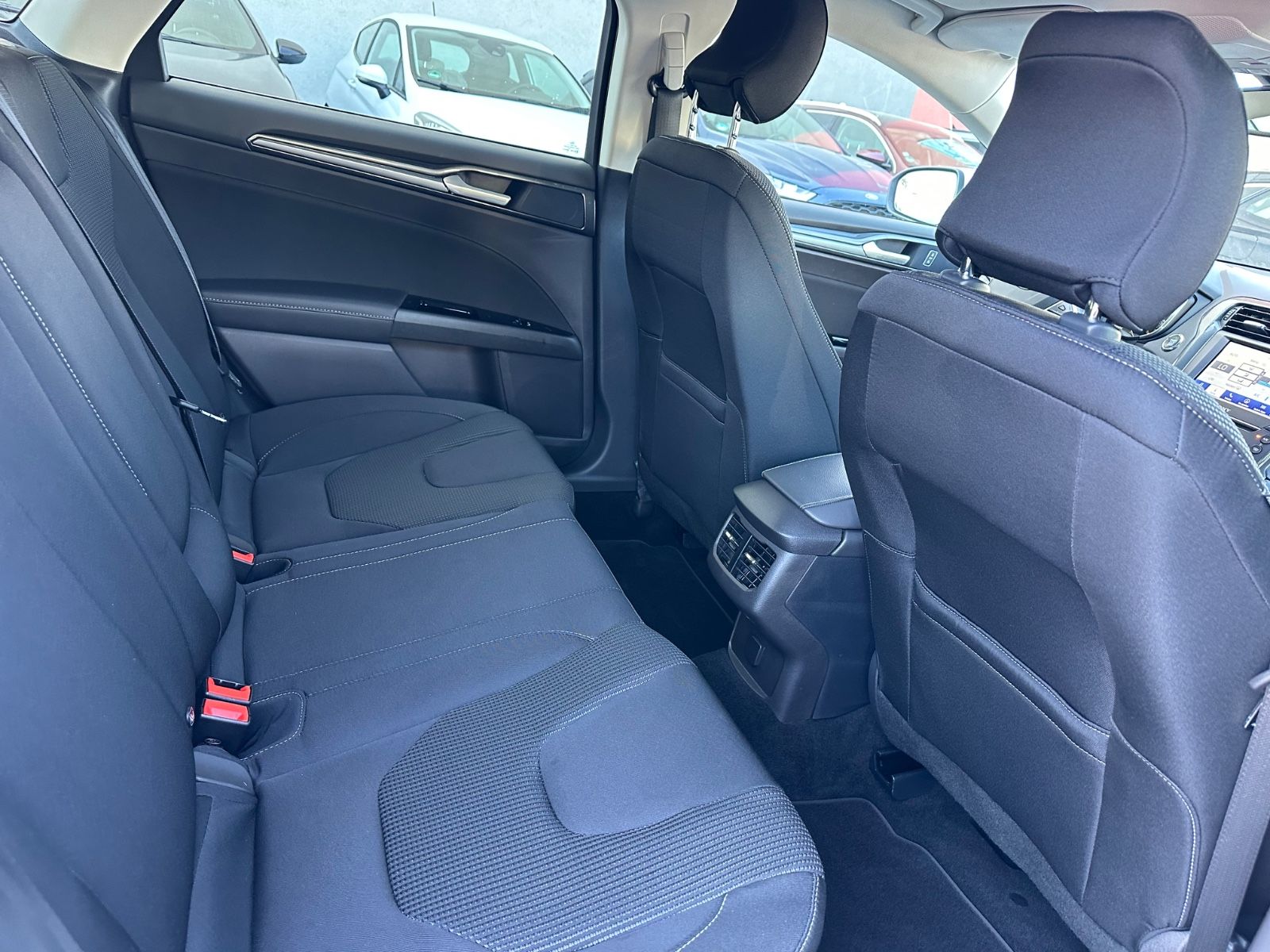 Ford Mondeo Turnier 2.0 ECOB Titanium - Samsaru's Car Outlet