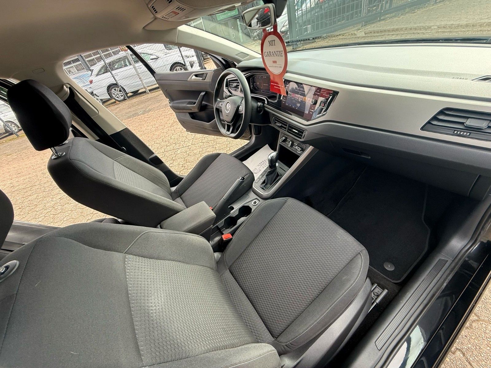 Volkswagen Polo VI Comfortline - Samsaru's Car Outlet