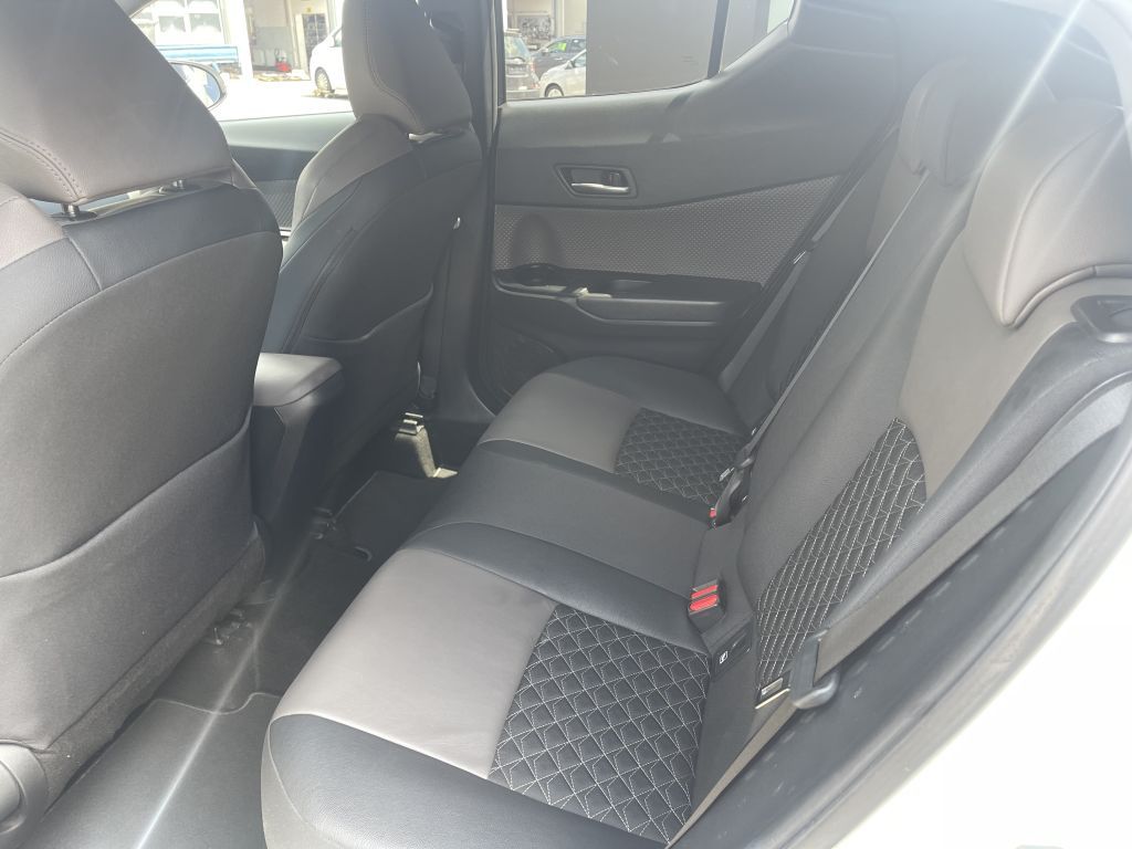 Toyota C-HR 2.0 Hybrid Lounge - Samsaru's Car Outlet