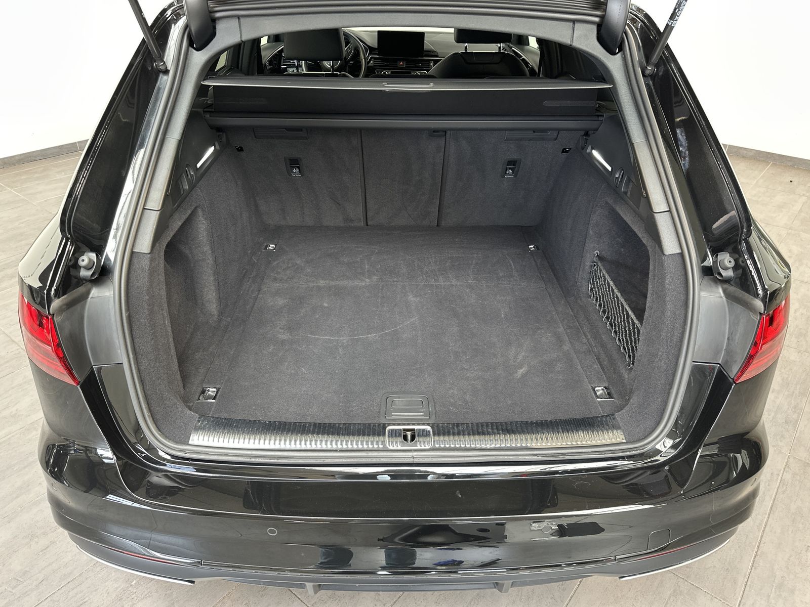 Audi A4 Avant 40 TFSI S-Line - Samsaru's Car Outlet