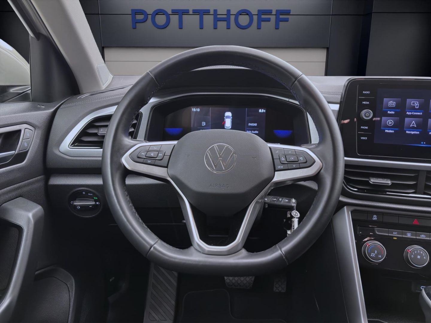 Volkswagen T-Roc 1.5 TSI DSG LIFE - Samsaru's Car Outlet