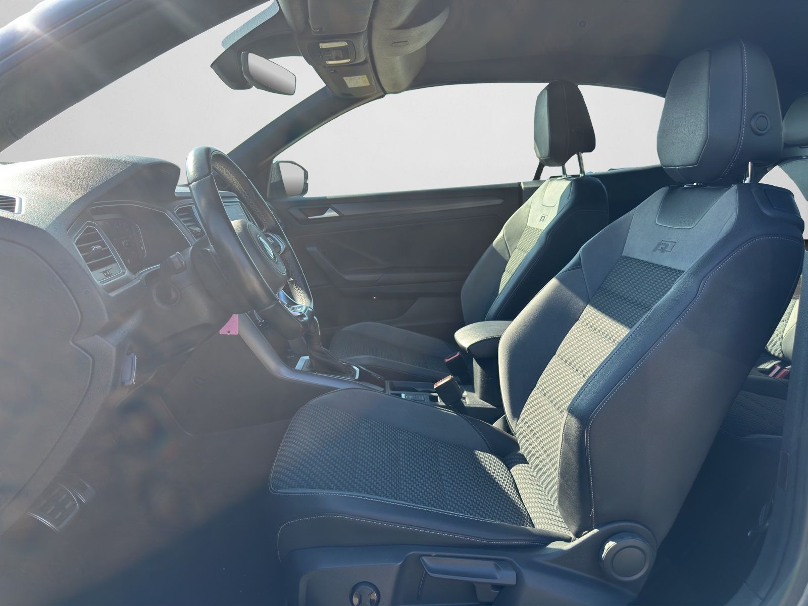 Volkswagen T-Roc R-Line 1.5 TSI DSG - Samsaru's Car Outlet
