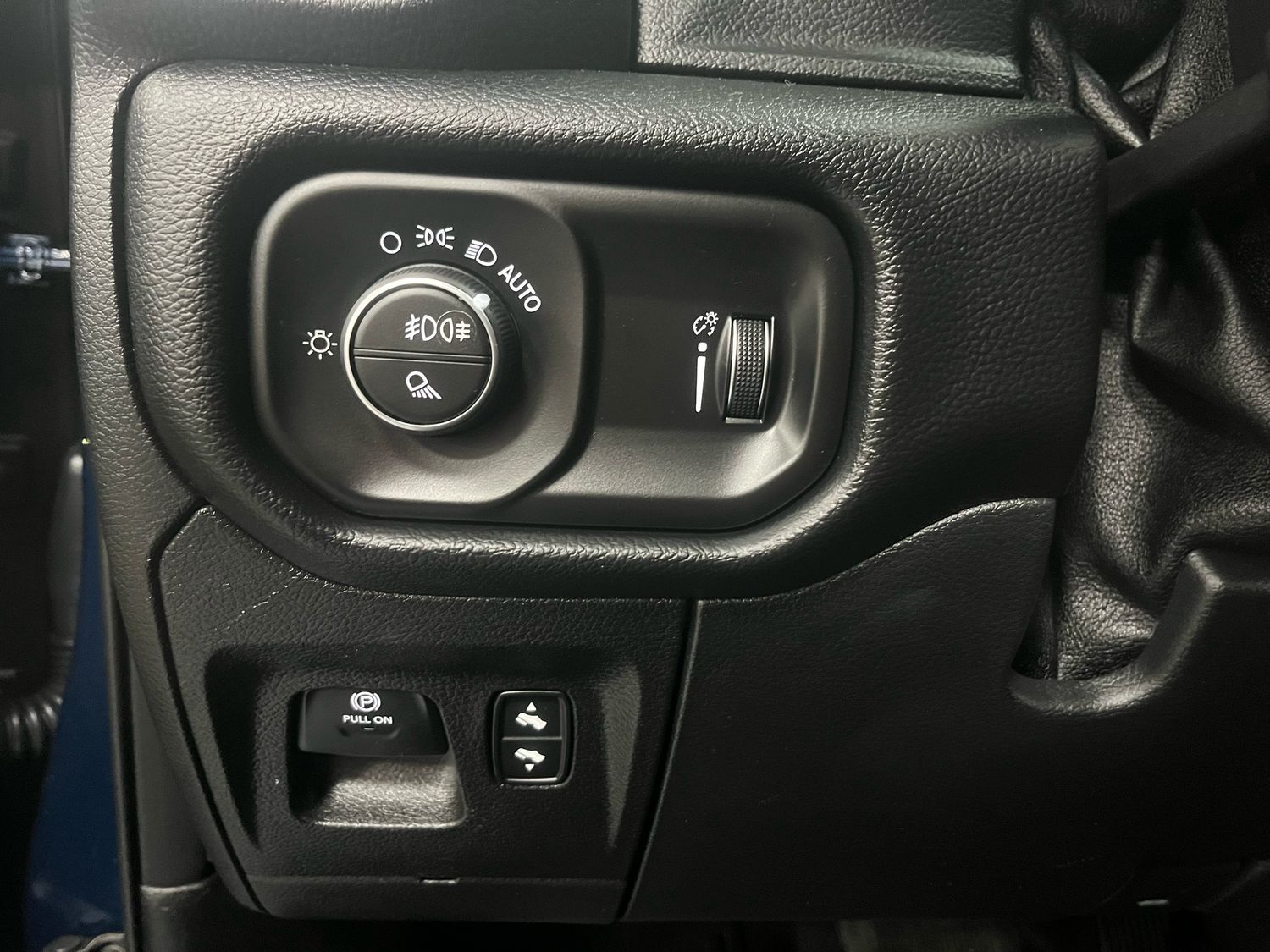 Dodge RAM 5,7l V8 CrewCab/LED/AHK/SHZ/Navi